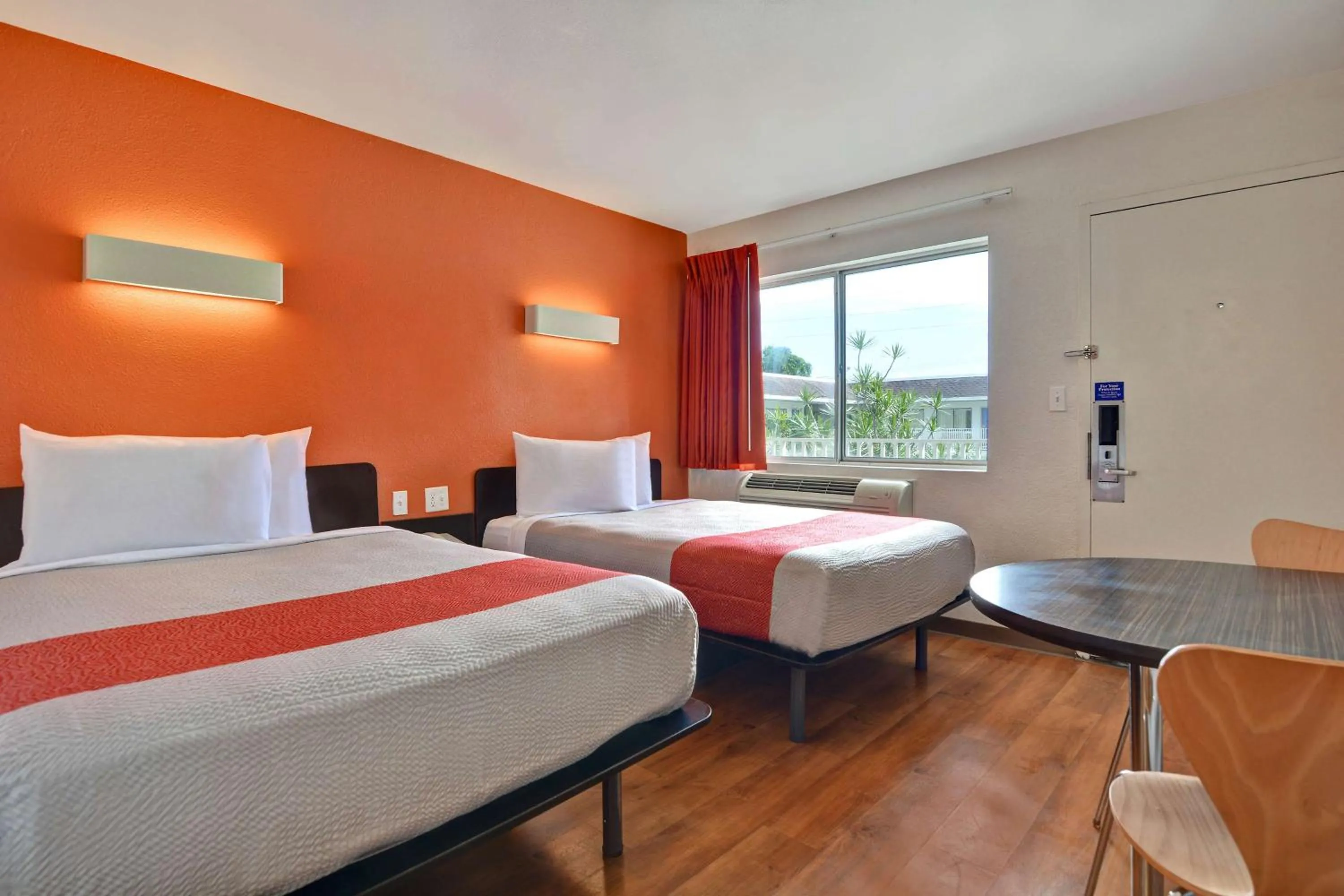 Bedroom, Bed in Motel 6 Dania Beach