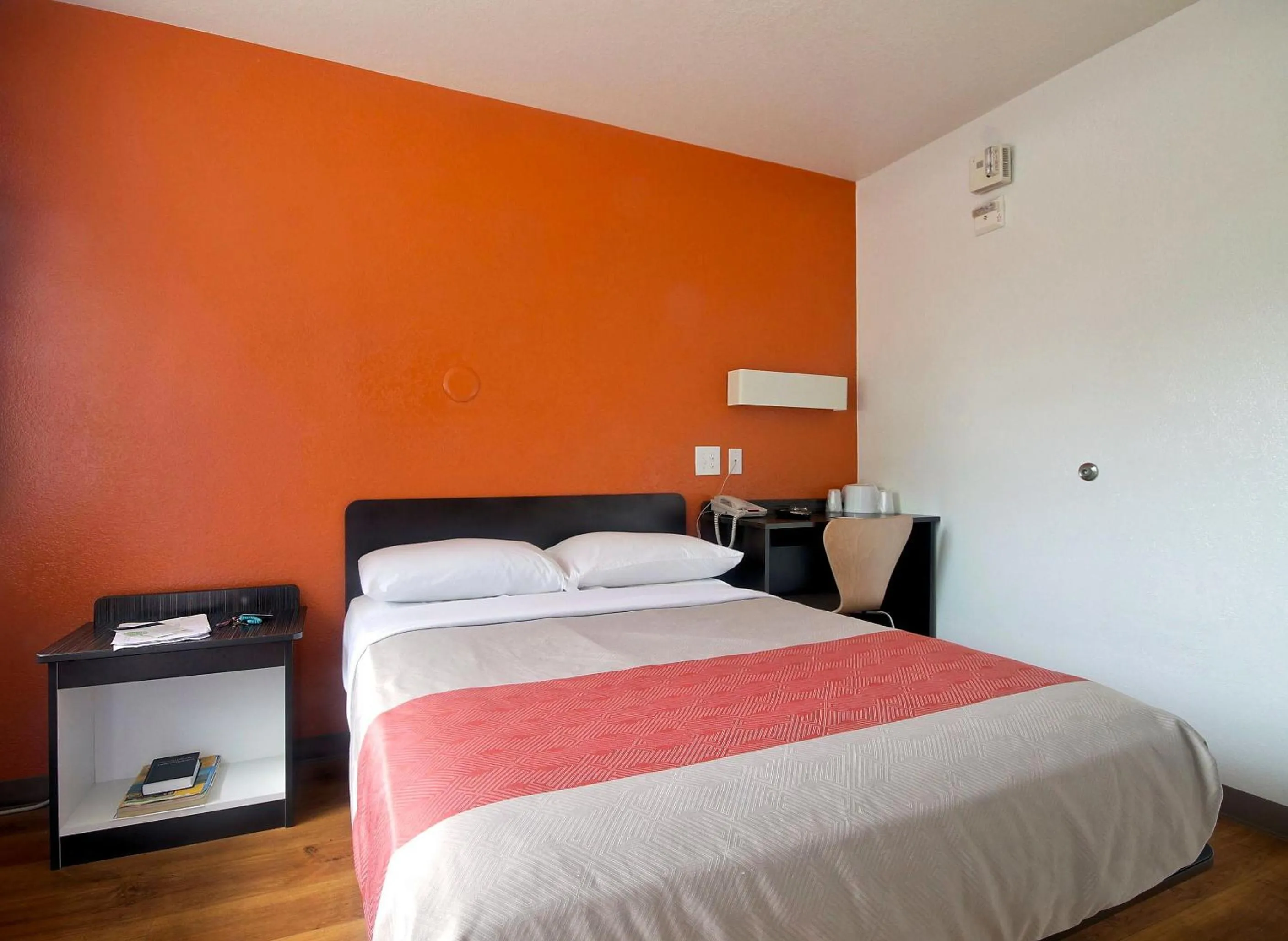 Bedroom, Bed in Motel 6 Dania Beach