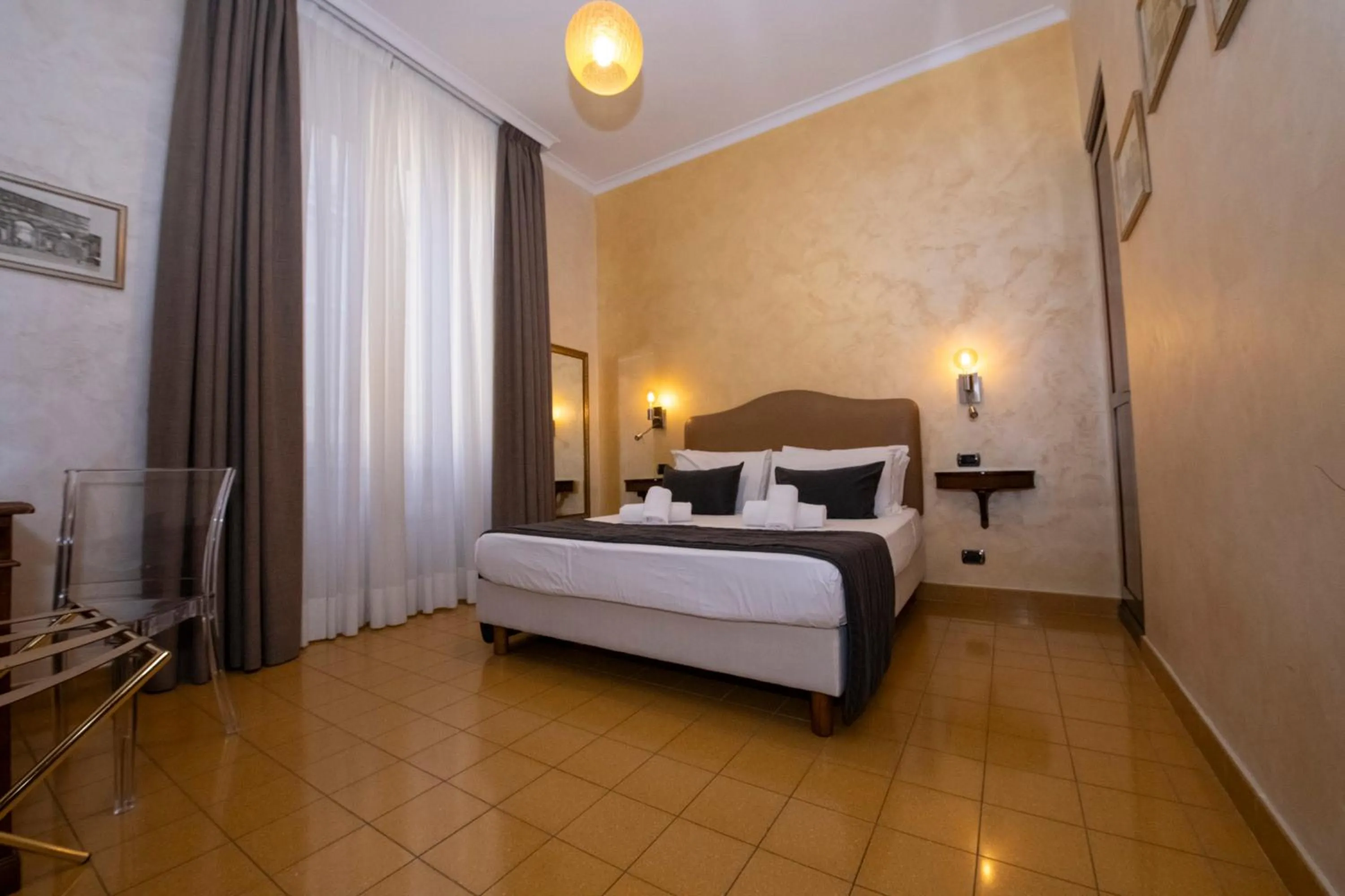 Bedroom, Bed in Aelius