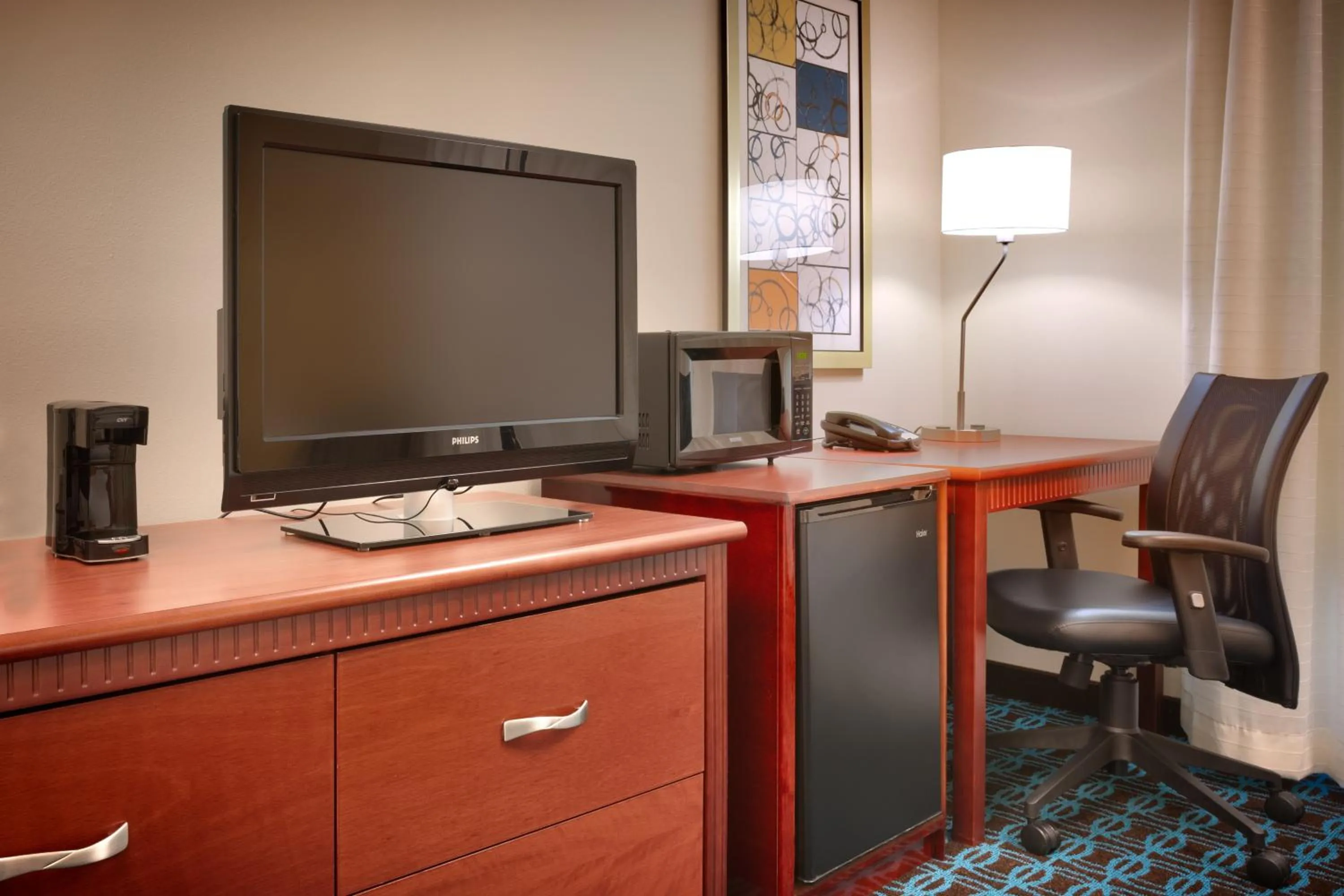 TV and multimedia in Fairfield Inn & Suites Boise Nampa