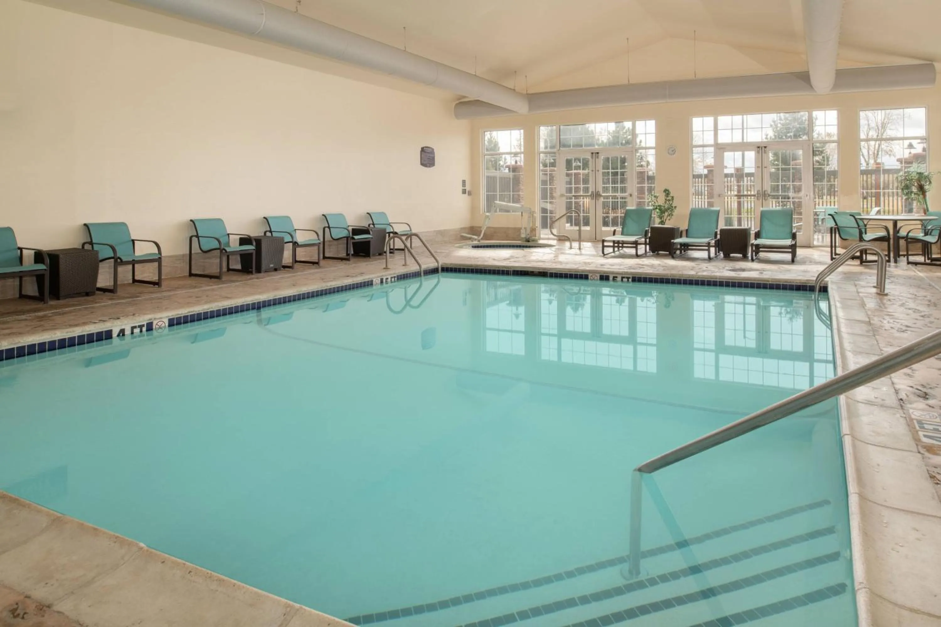 Swimming pool in Residence Inn Bozeman