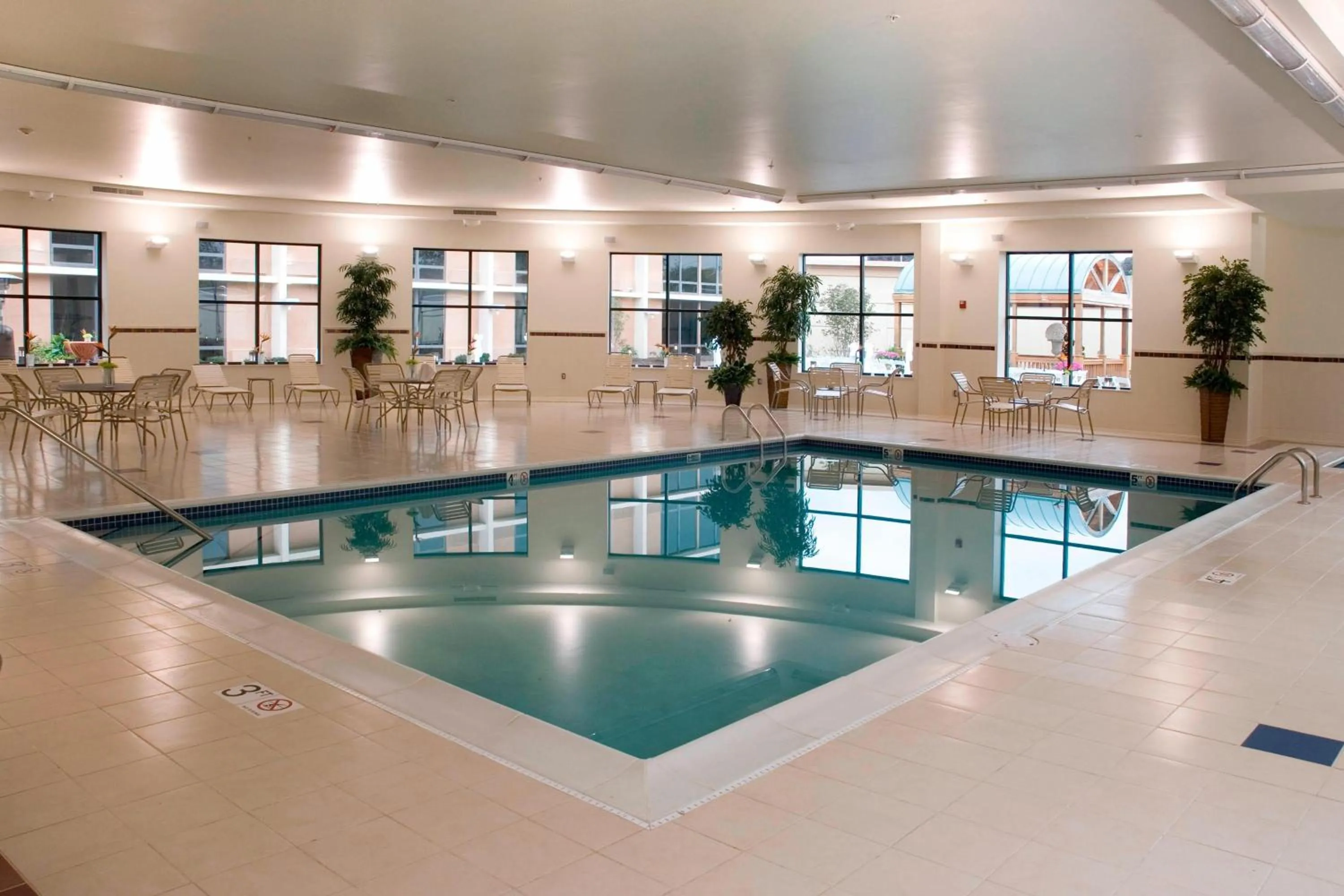 Swimming pool in Courtyard by Marriott Canton