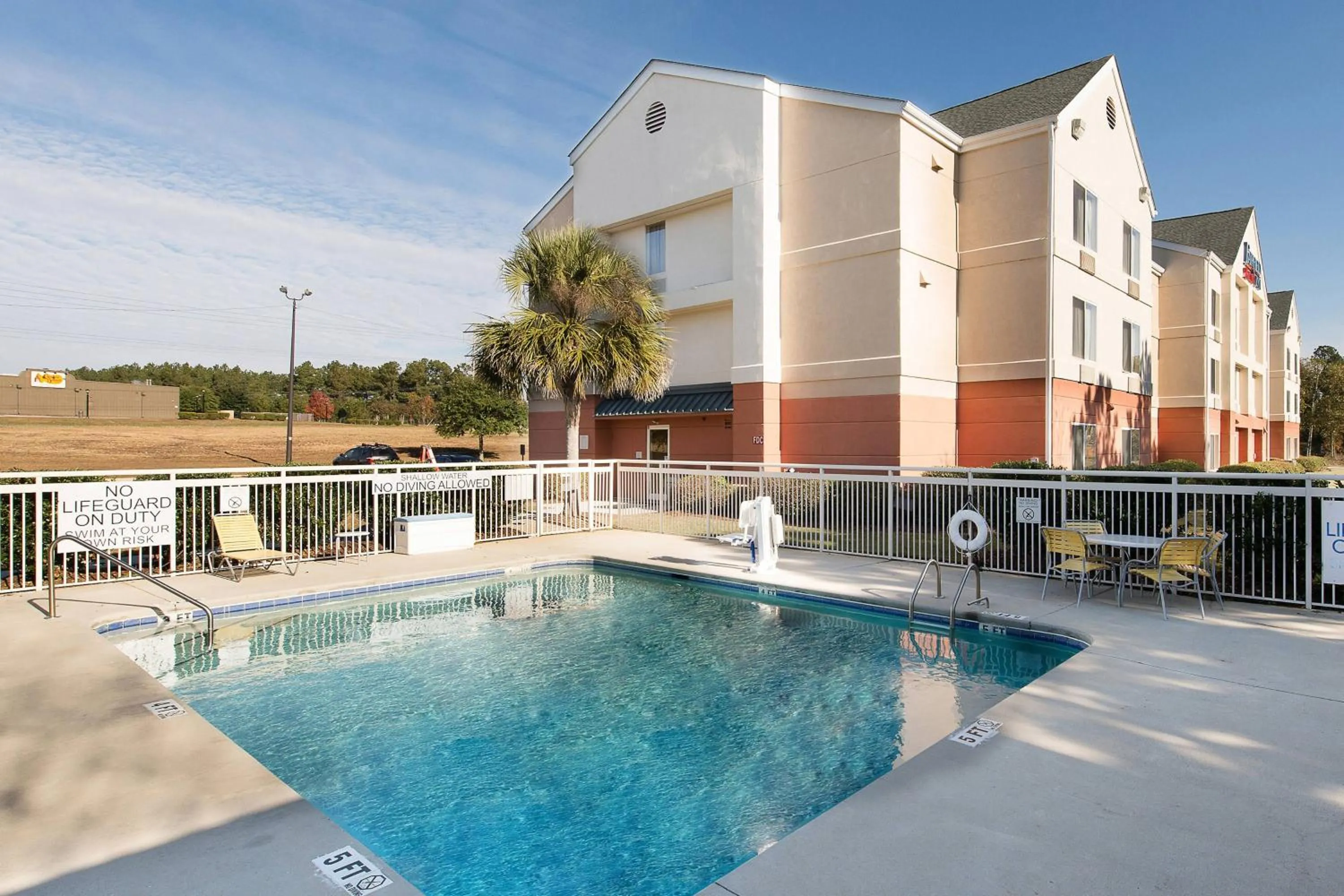 Swimming pool in Fairfield Inn Orangeburg