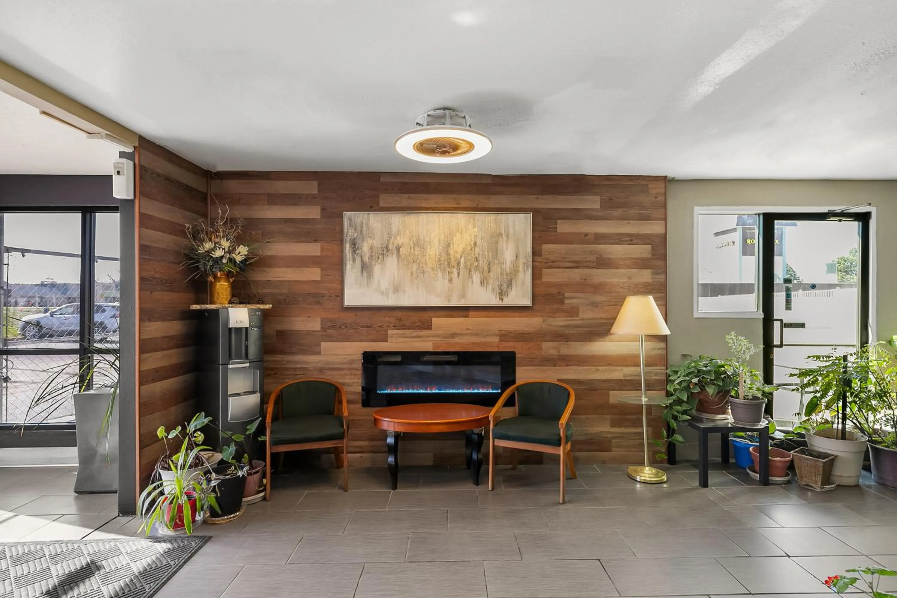 Seating area in Americas Best Value Inn - Lincoln Airport