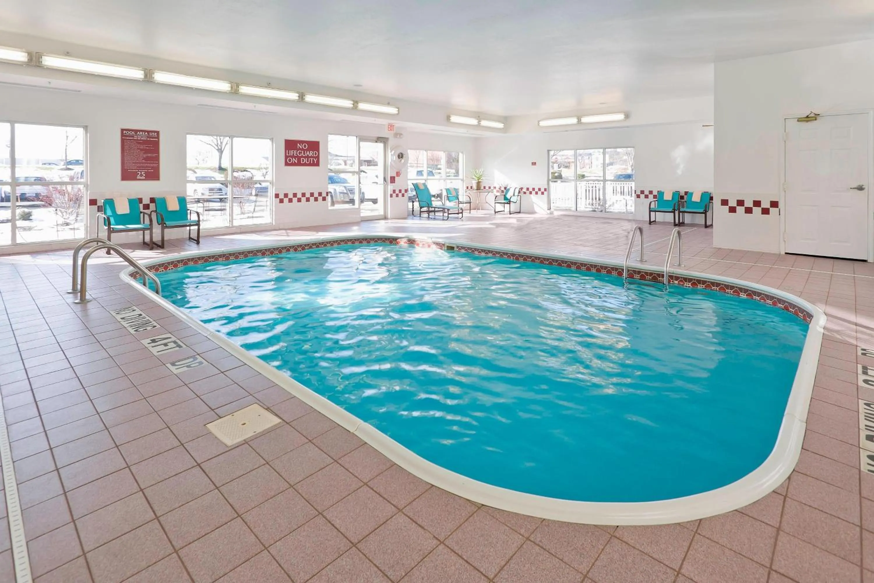 Swimming pool in Residence Inn Canton