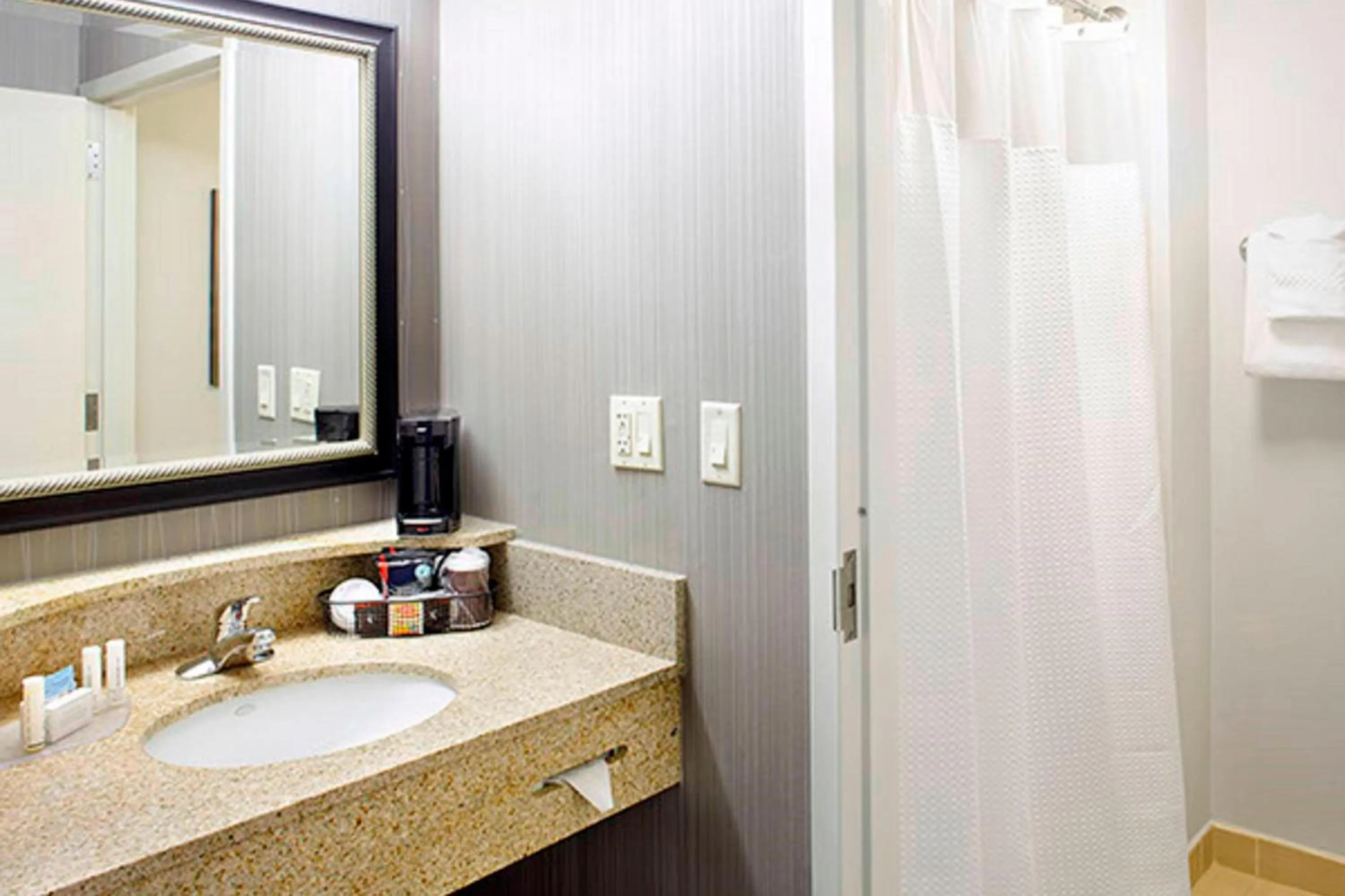 Bathroom in Courtyard by Marriott Akron Stow