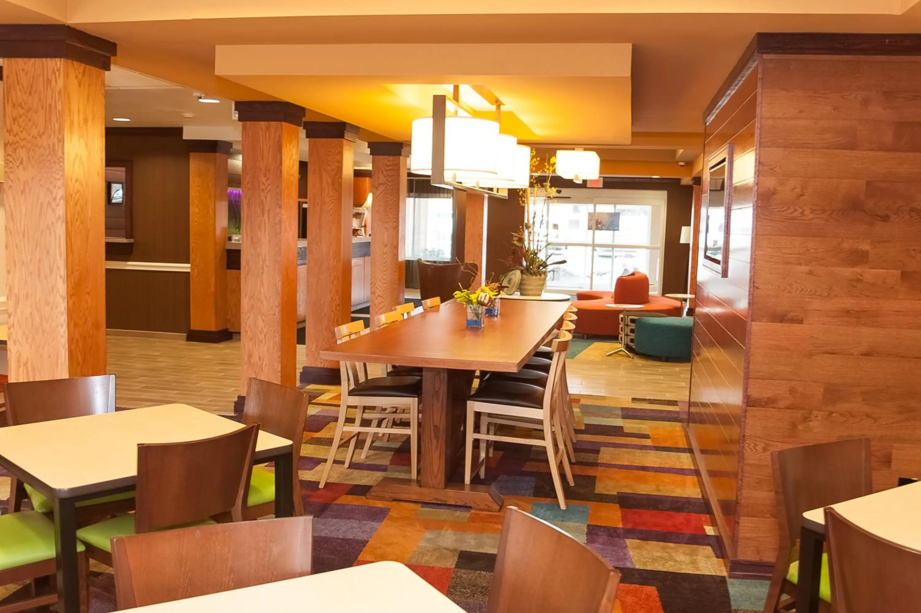 Communal lounge/ TV room in Comfort Inn & Suites Akron South