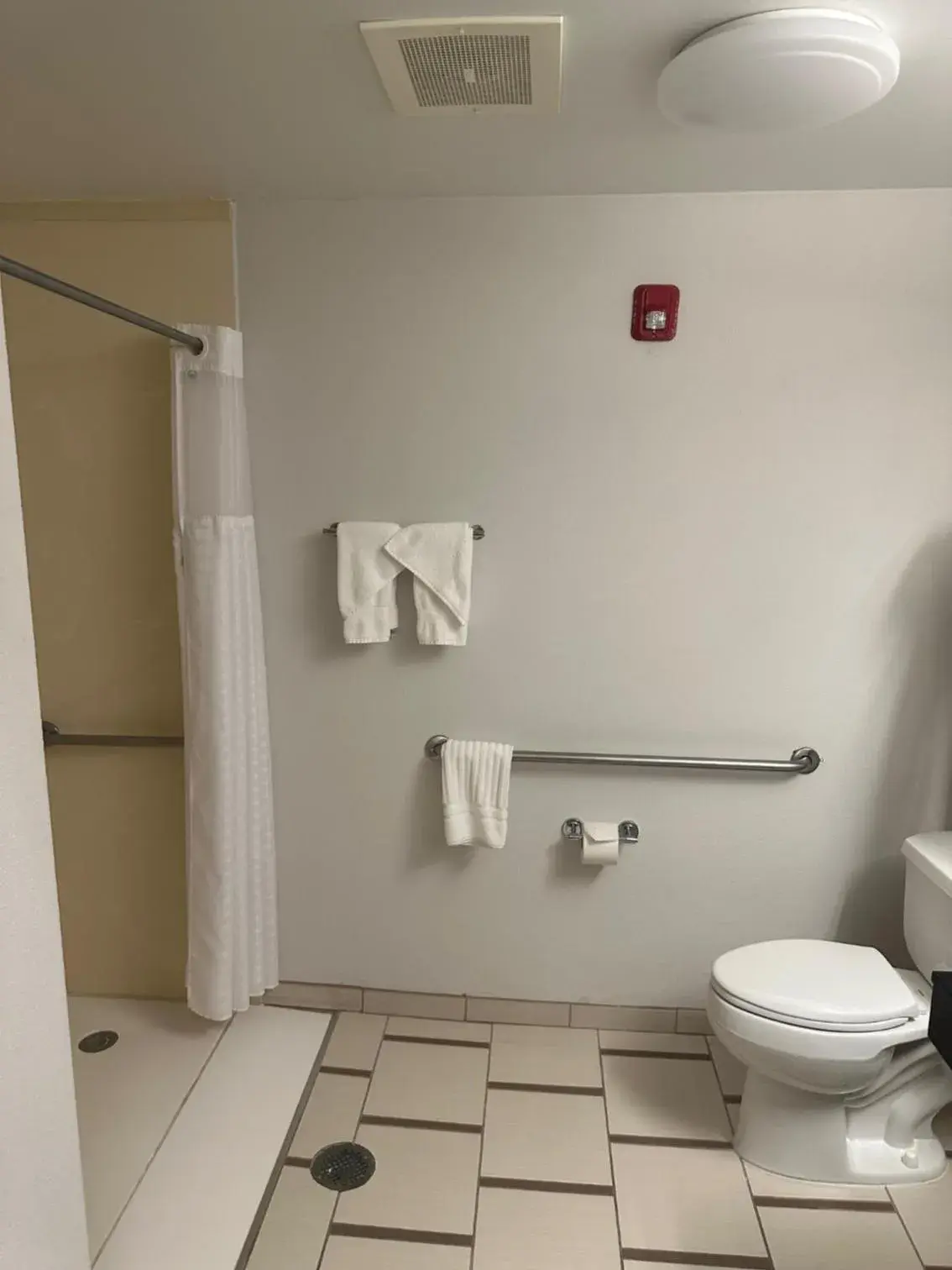 King Room with Roll-In Shower - Disability Access/Non Smoking in Comfort Inn & Suites Akron South King Room with Roll-In Shower - Disability Access/Non Smoking in Comfort Inn & Suites Akron South