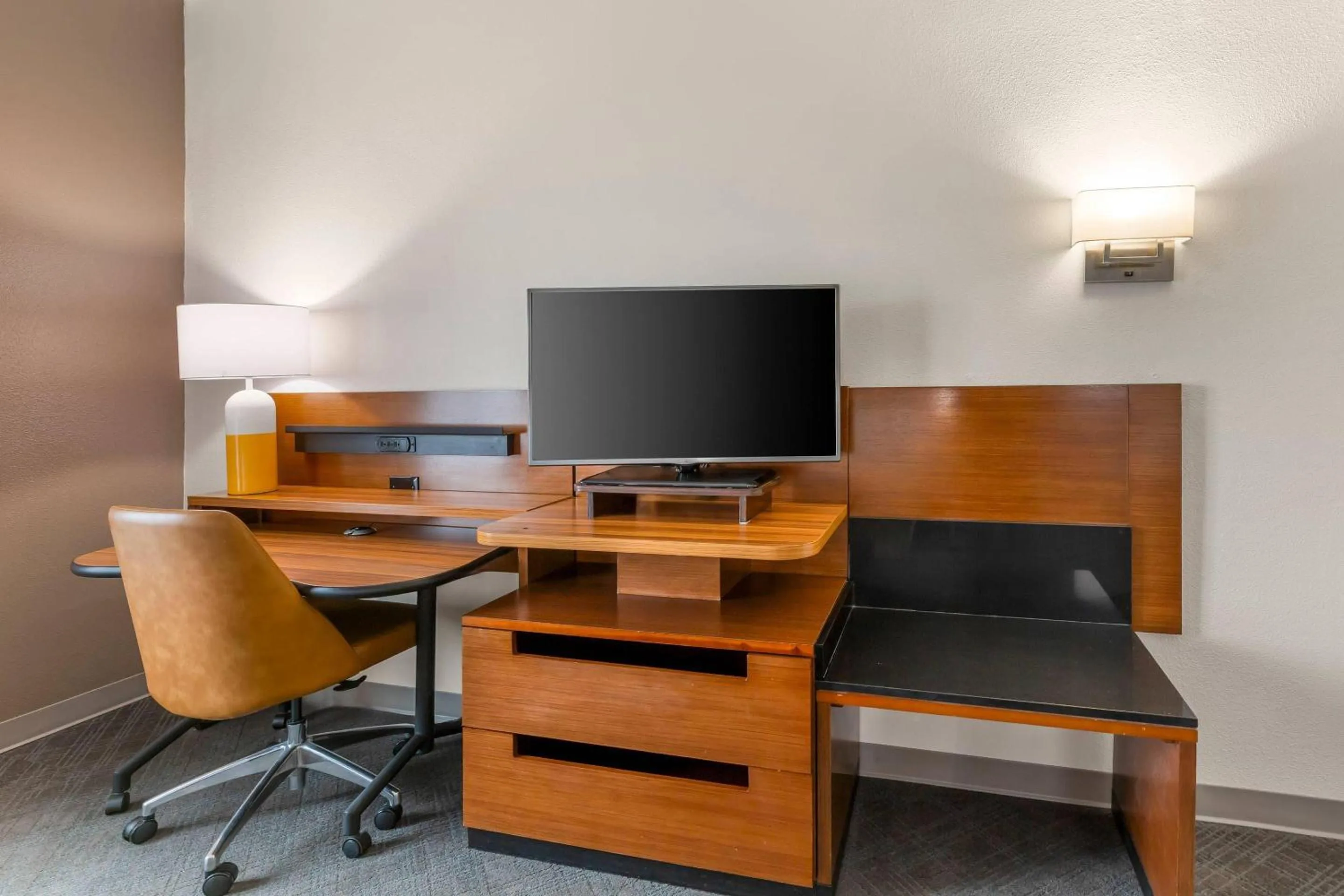 Bedroom in Comfort Inn & Suites Akron South