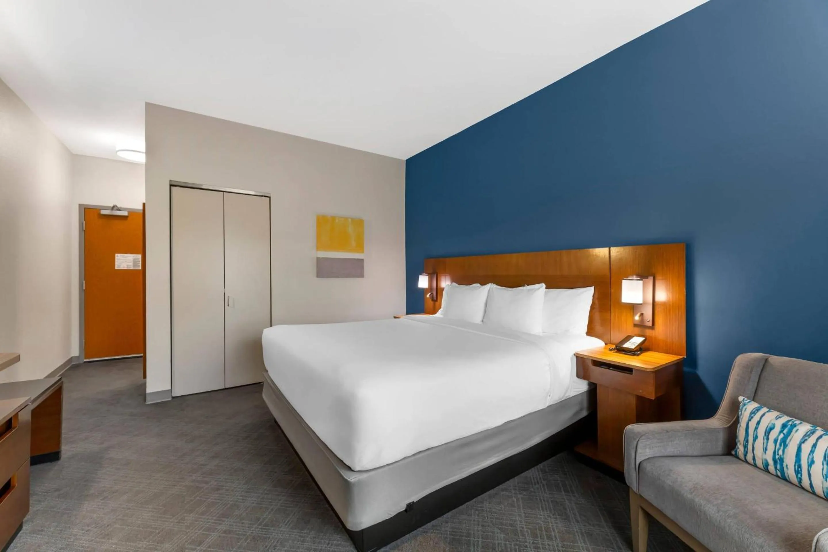 Bedroom, Bed in Comfort Inn & Suites Akron South