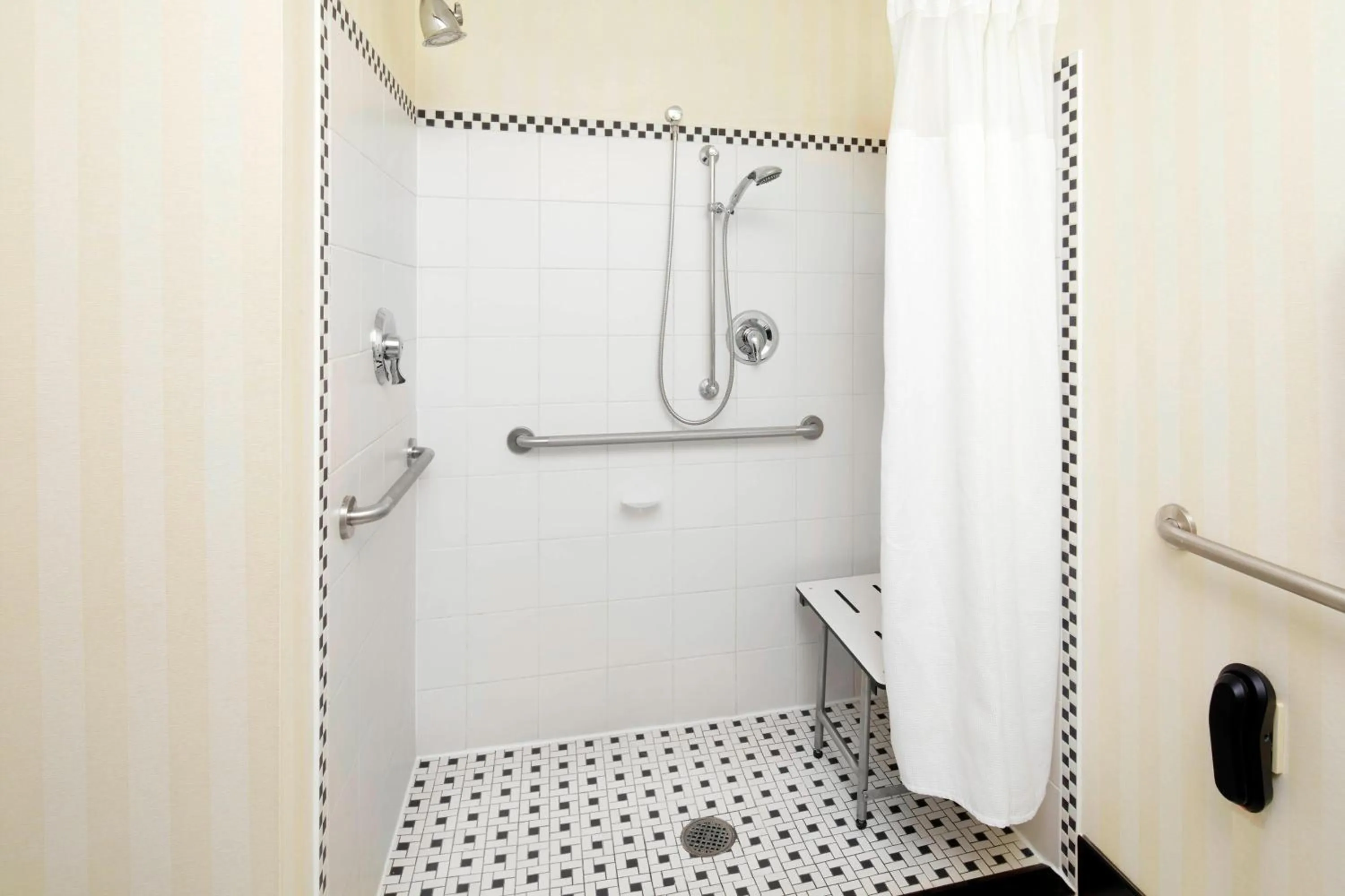 Bathroom in Fairfield Inn & Suites by Marriott Cumberland