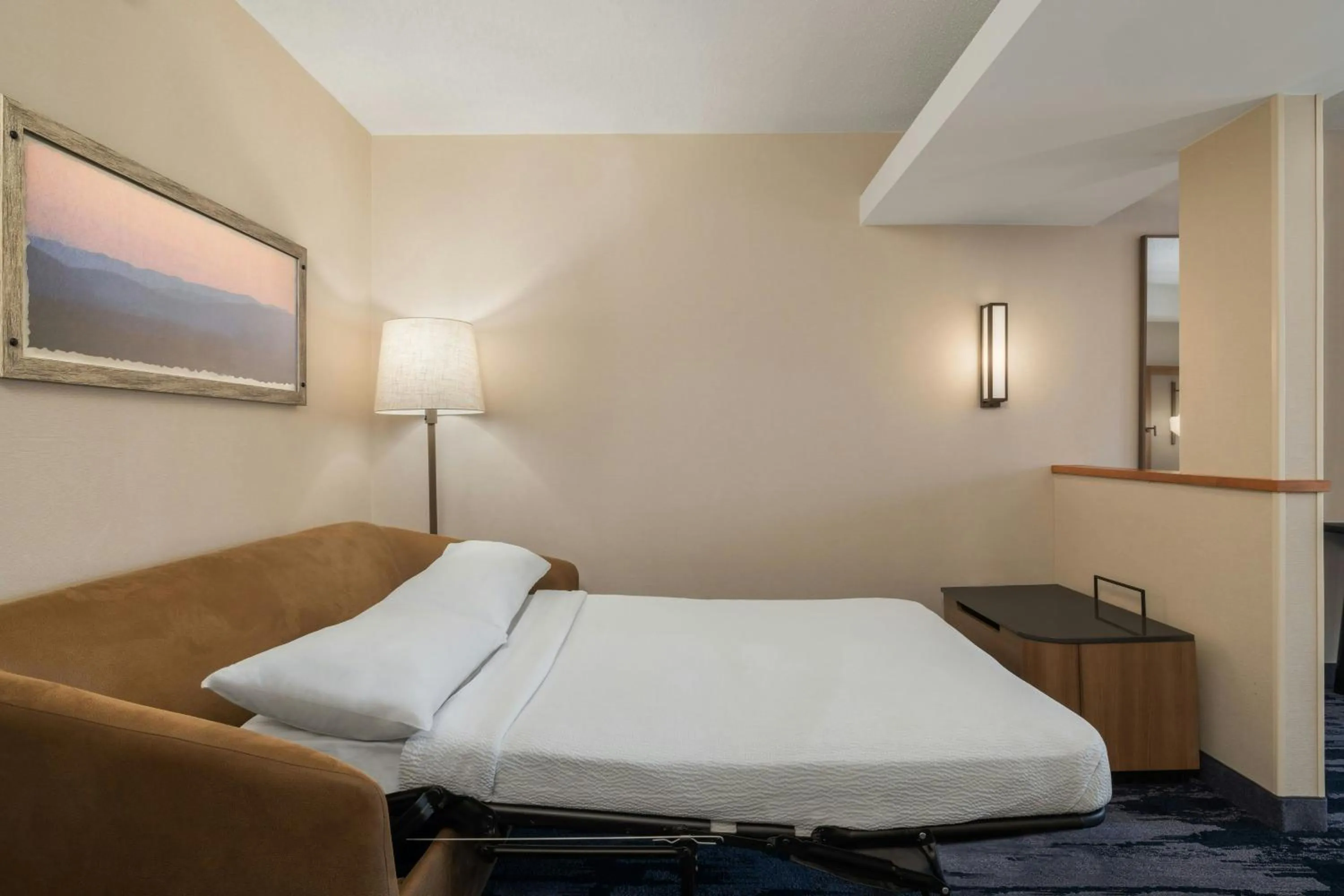 Photo of the whole room, Bed in Fairfield Inn & Suites by Marriott Cumberland