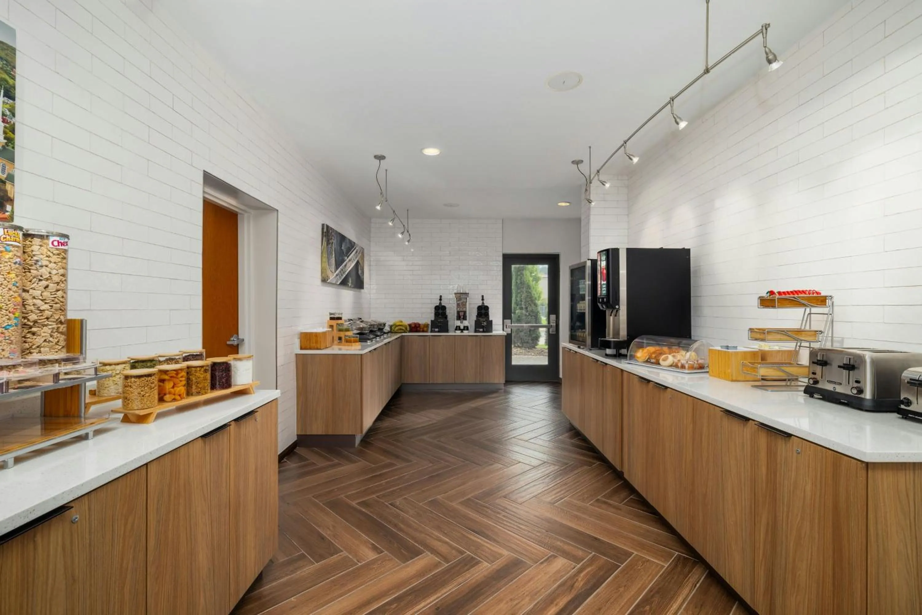 Breakfast in Fairfield Inn & Suites by Marriott Cumberland