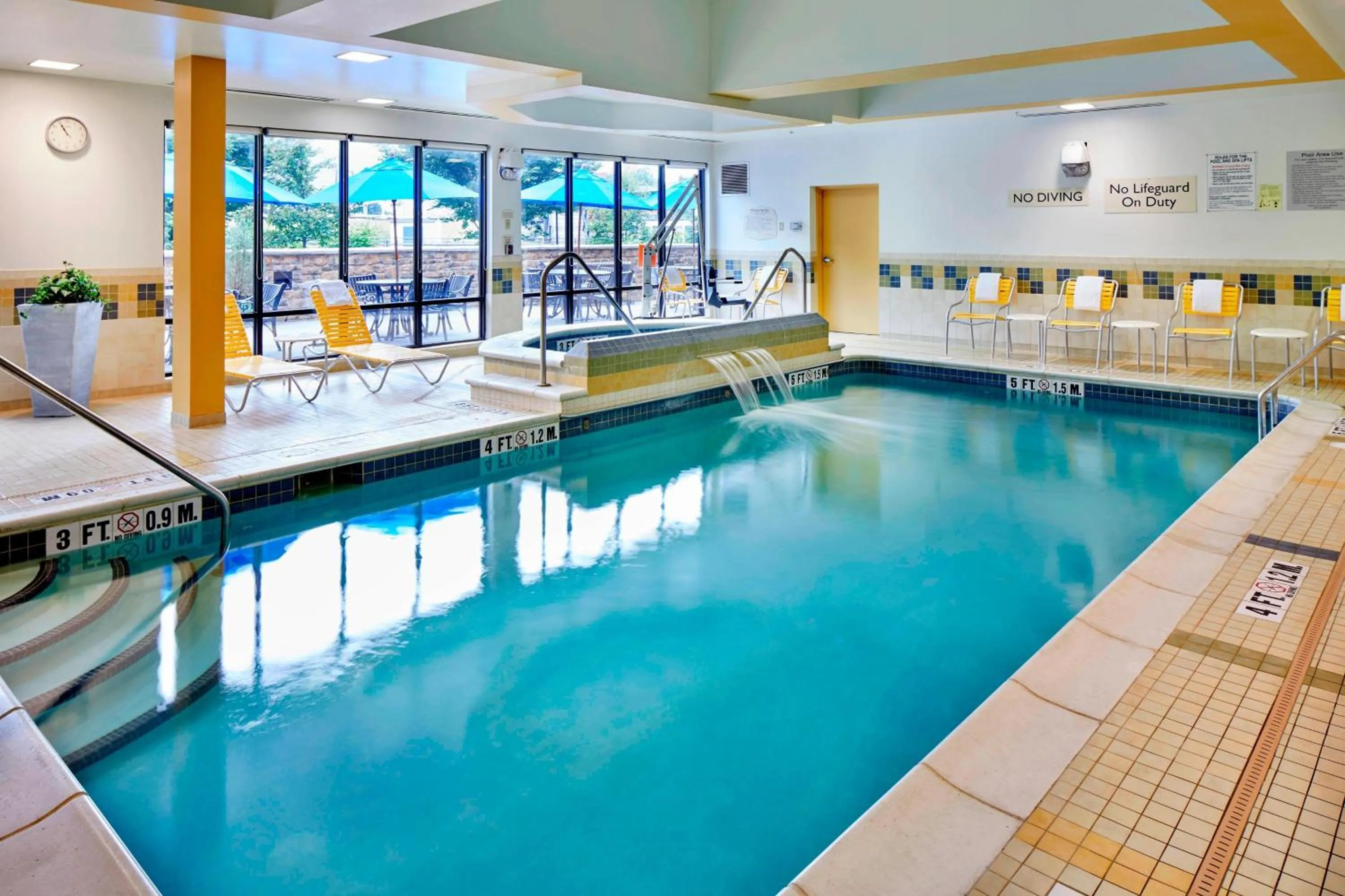 Swimming pool in Fairfield Inn & Suites by Marriott Cumberland