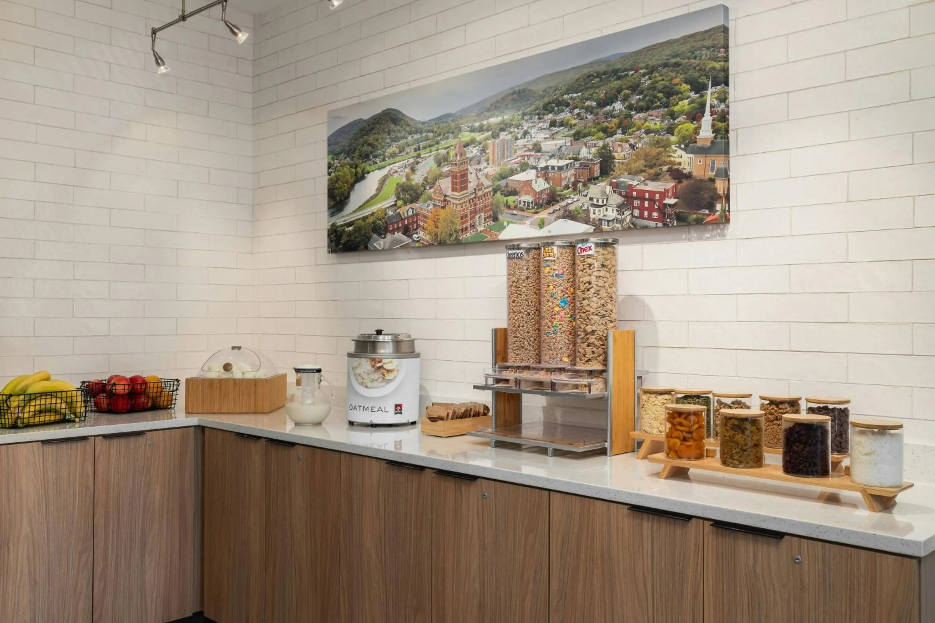 Breakfast in Fairfield Inn & Suites by Marriott Cumberland