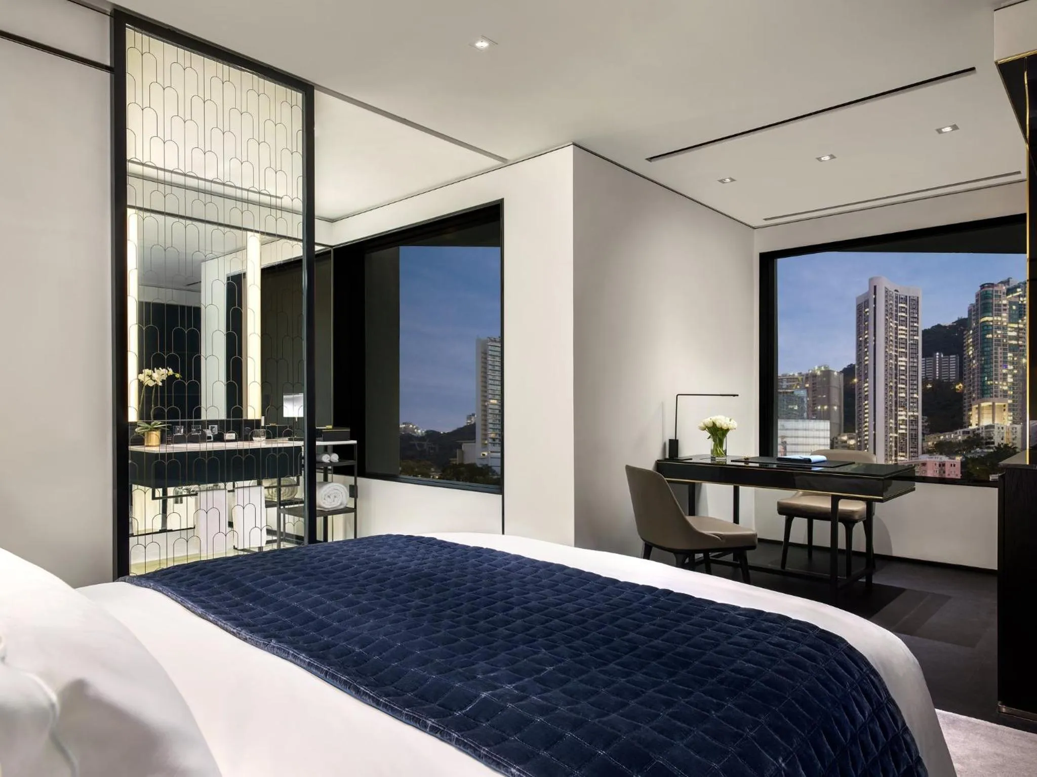 Property building, Bed in The Murray, Hong Kong, a Niccolo Hotel