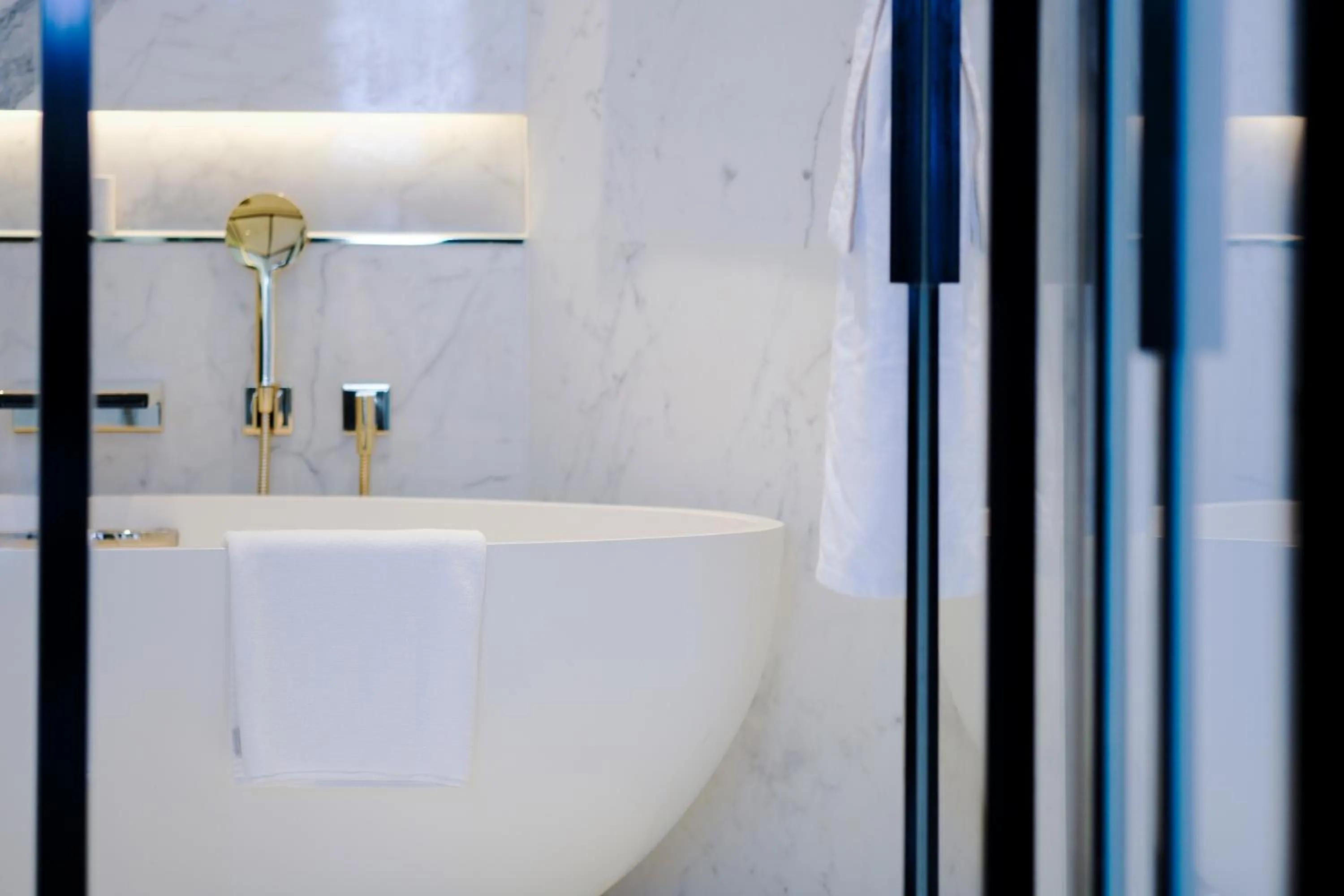 Bathroom in The Murray, Hong Kong, a Niccolo Hotel