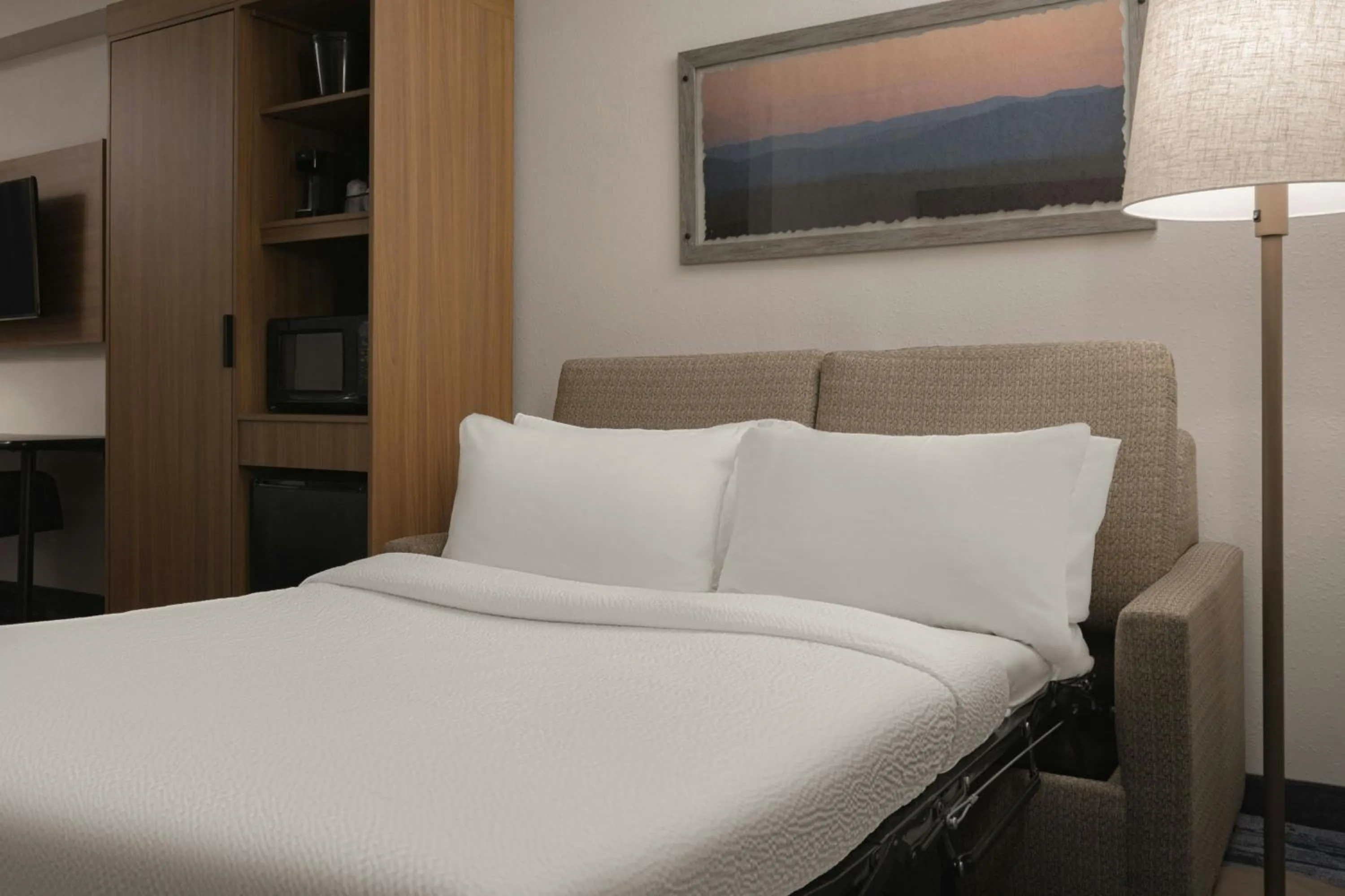 Living room, Bed in Fairfield Inn and Suites Cleveland