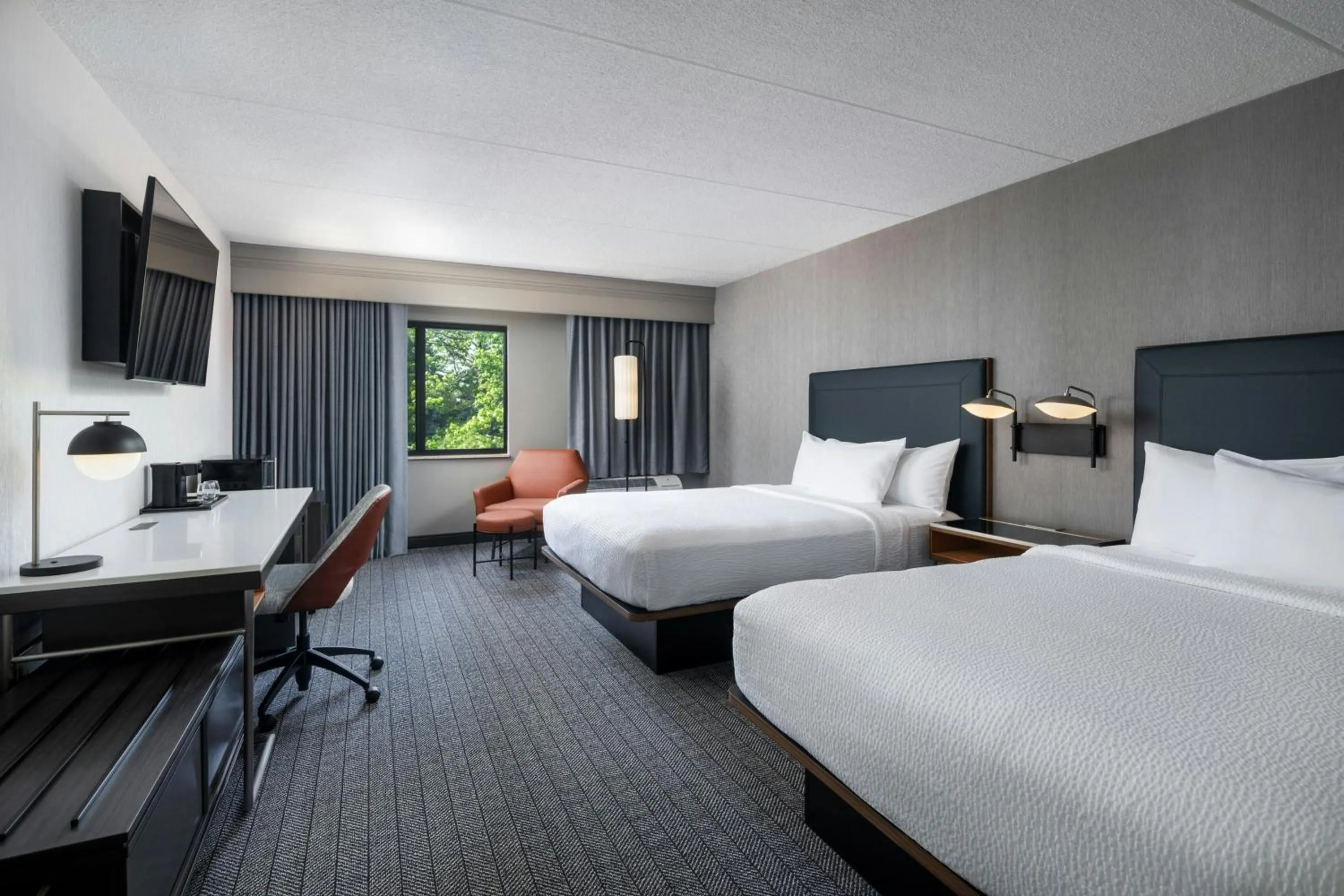 Photo of the whole room, Bed in Courtyard Cleveland Beachwood