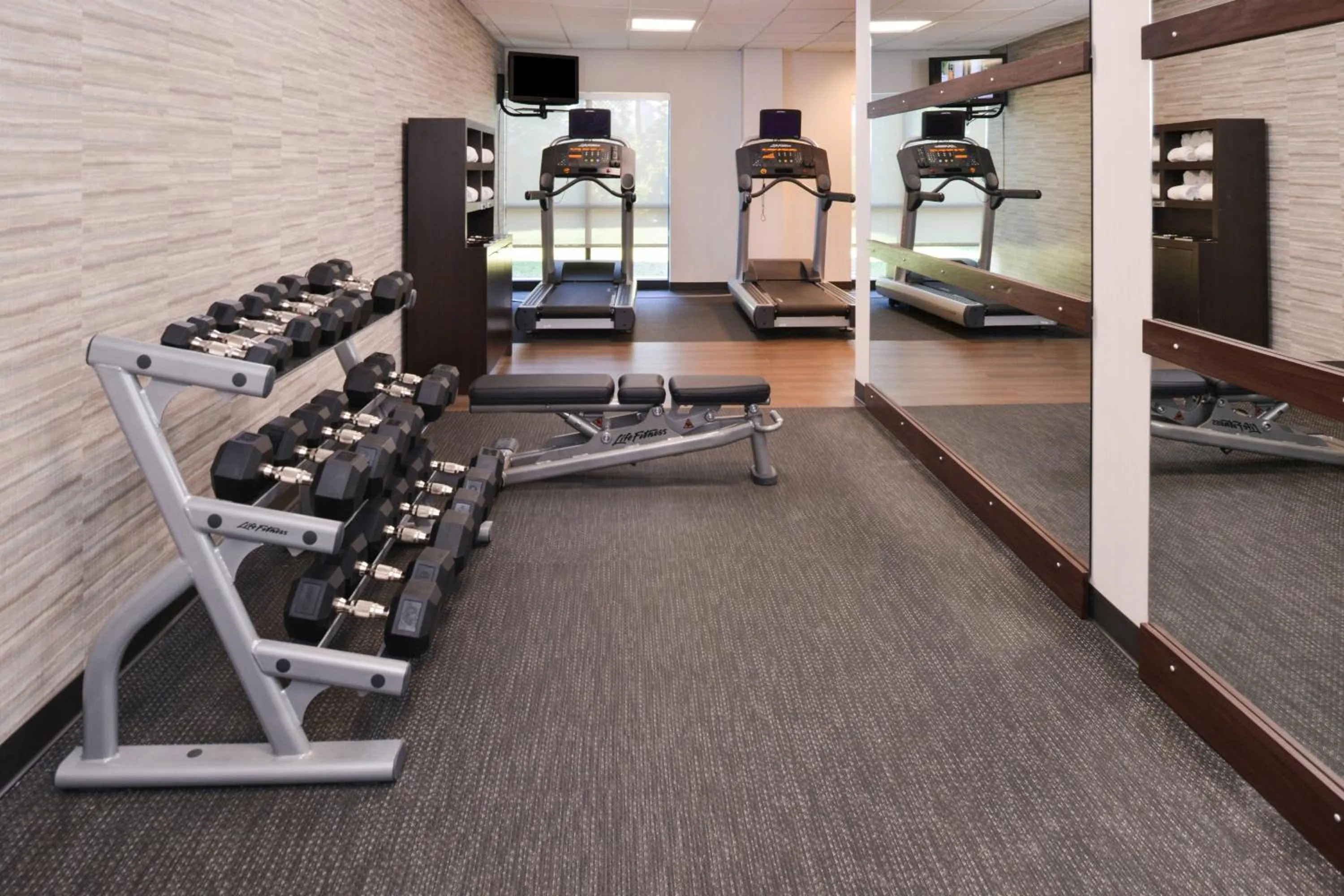 Fitness centre/facilities in Courtyard by Marriott Charlotte Gastonia