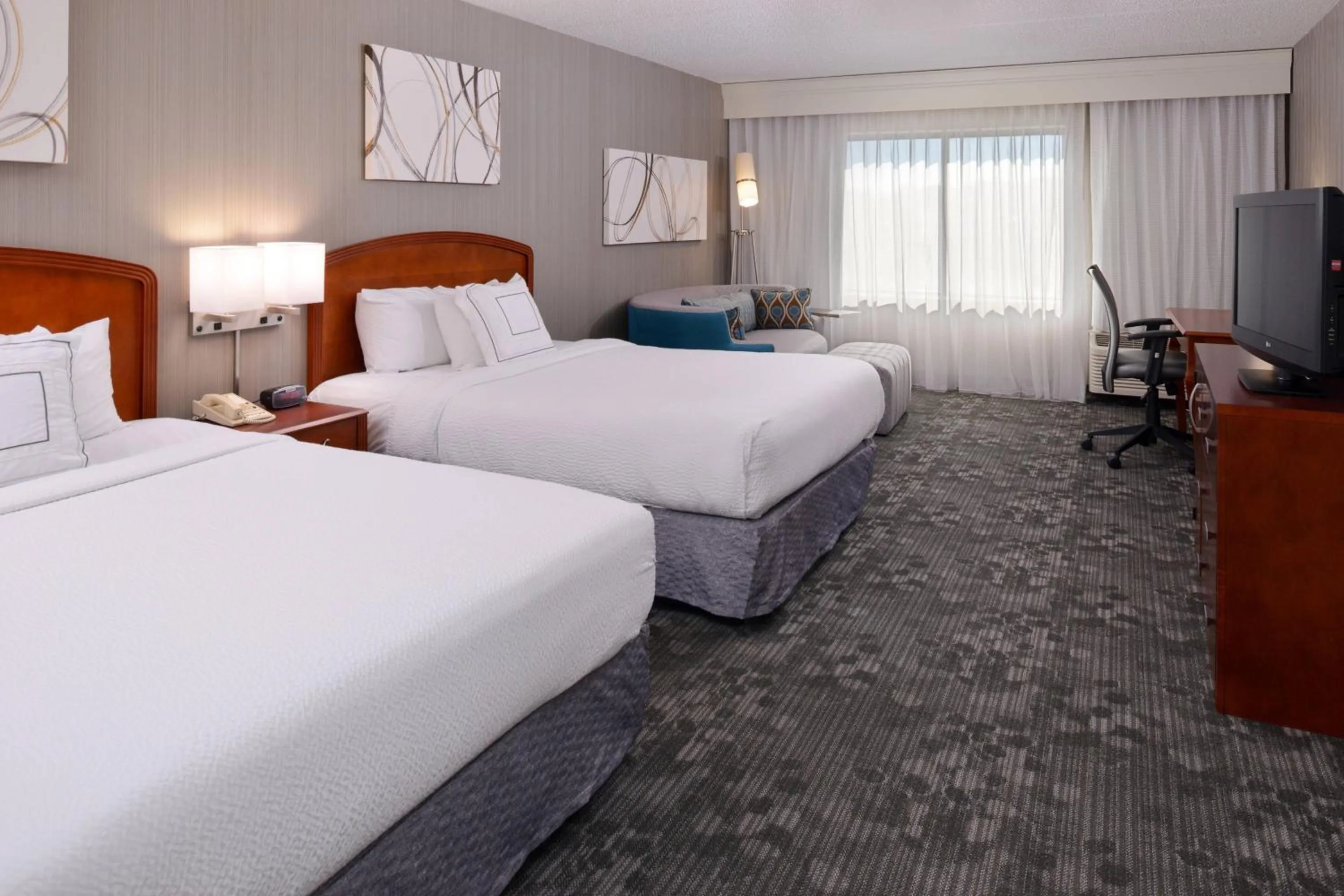 Photo of the whole room, Bed in Courtyard by Marriott Charlotte Gastonia