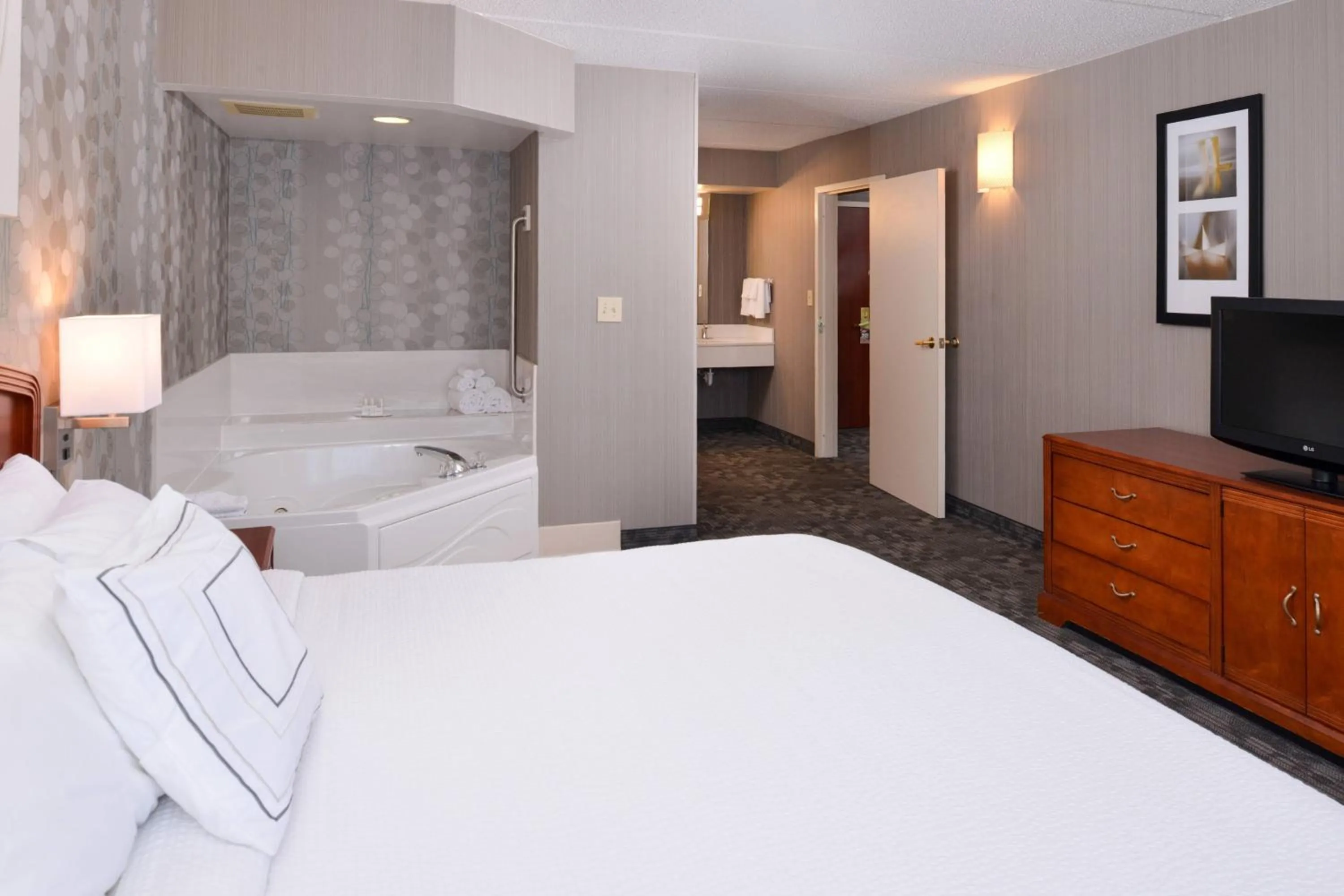 Swimming pool, Bed in Courtyard by Marriott Charlotte Gastonia