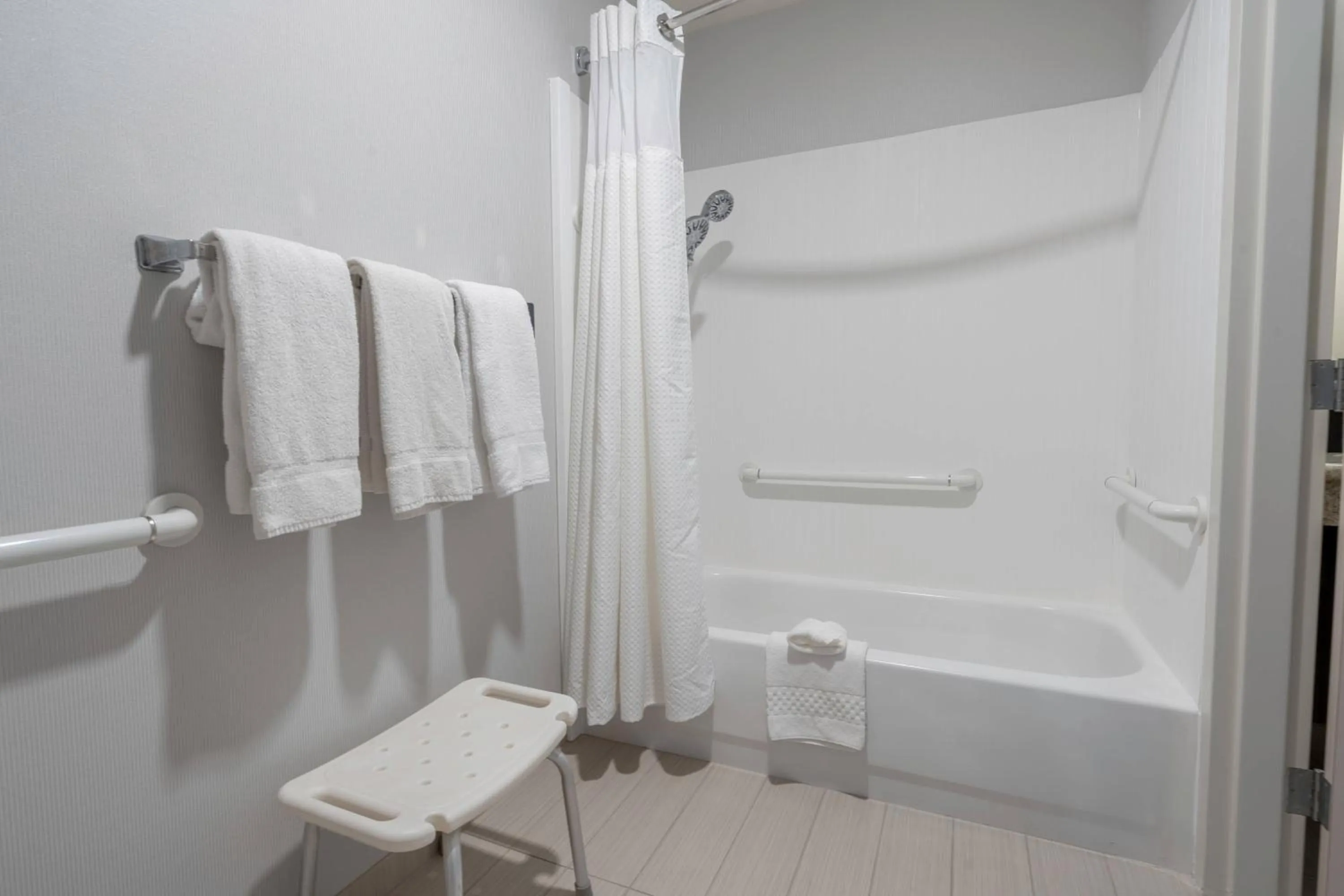 Bathroom in Courtyard by Marriott Cleveland Willoughby