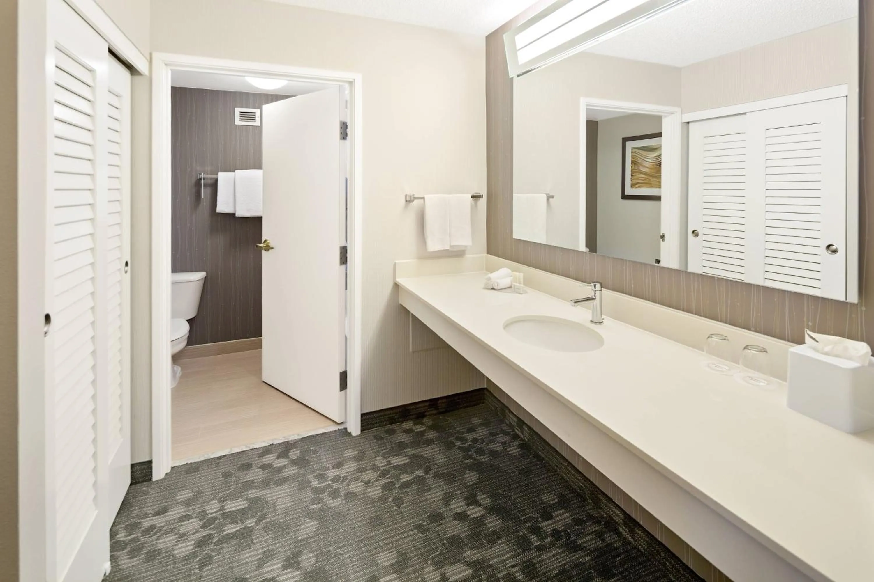 Bathroom in Courtyard by Marriott Bryan College Station