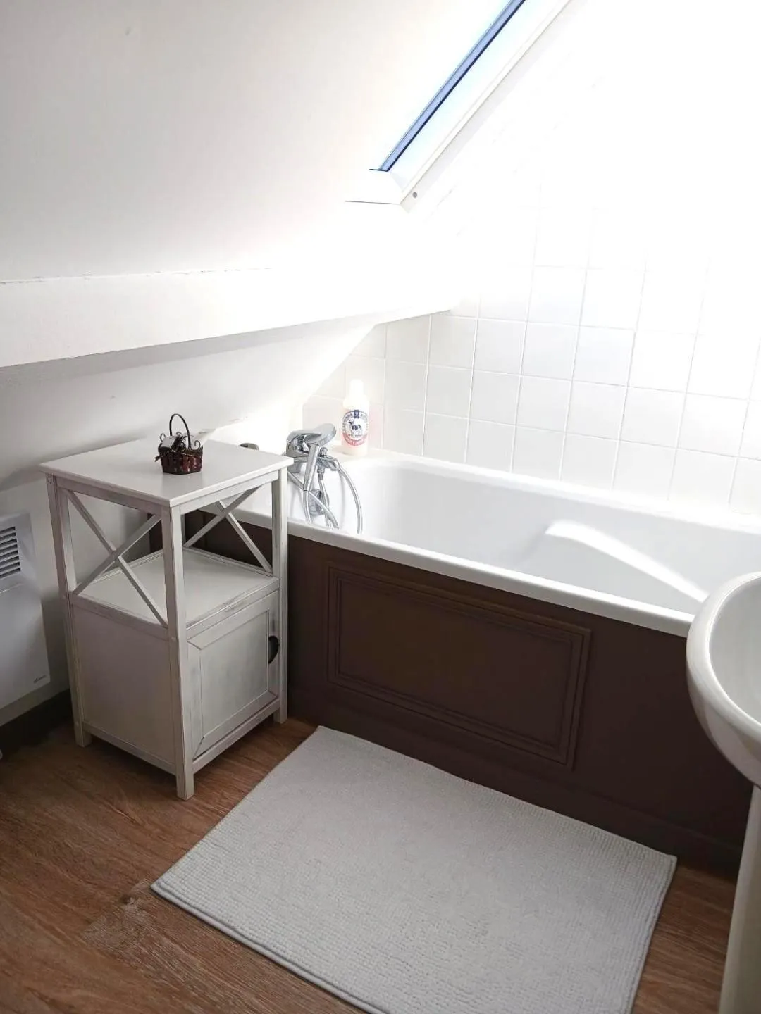 Bathroom, Bed in Chambres d'Hôtes La Clef des Champs Normandie Manche 50