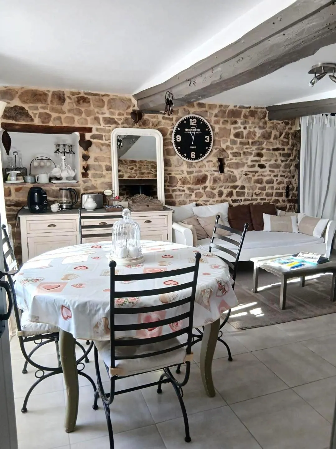 Dining area in Chambres d'Hôtes La Clef des Champs Normandie Manche 50