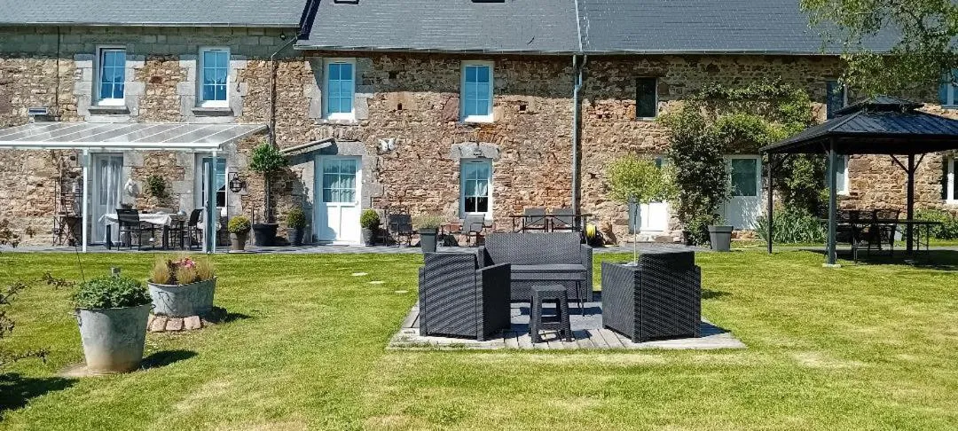Property building in Chambres d'Hôtes La Clef des Champs Normandie Manche 50