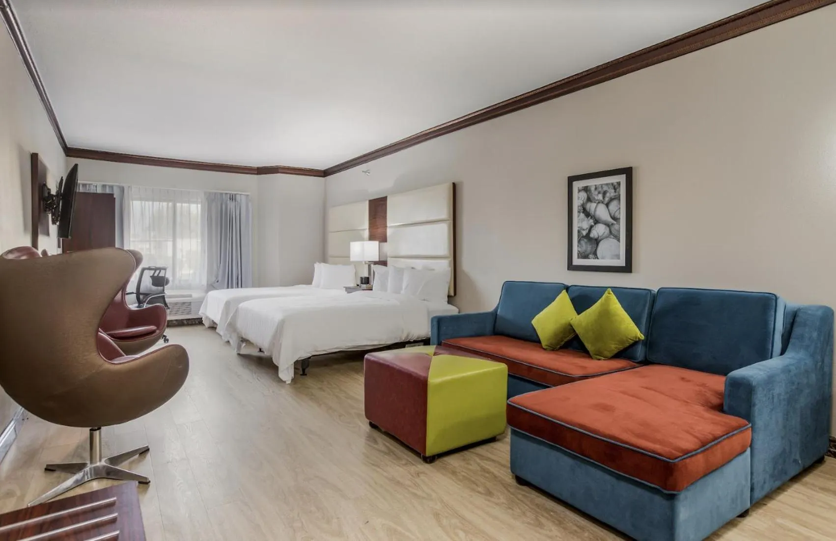 Photo of the whole room, Bed in The Leo Collection Detroit, an Ascend Collection Hotel