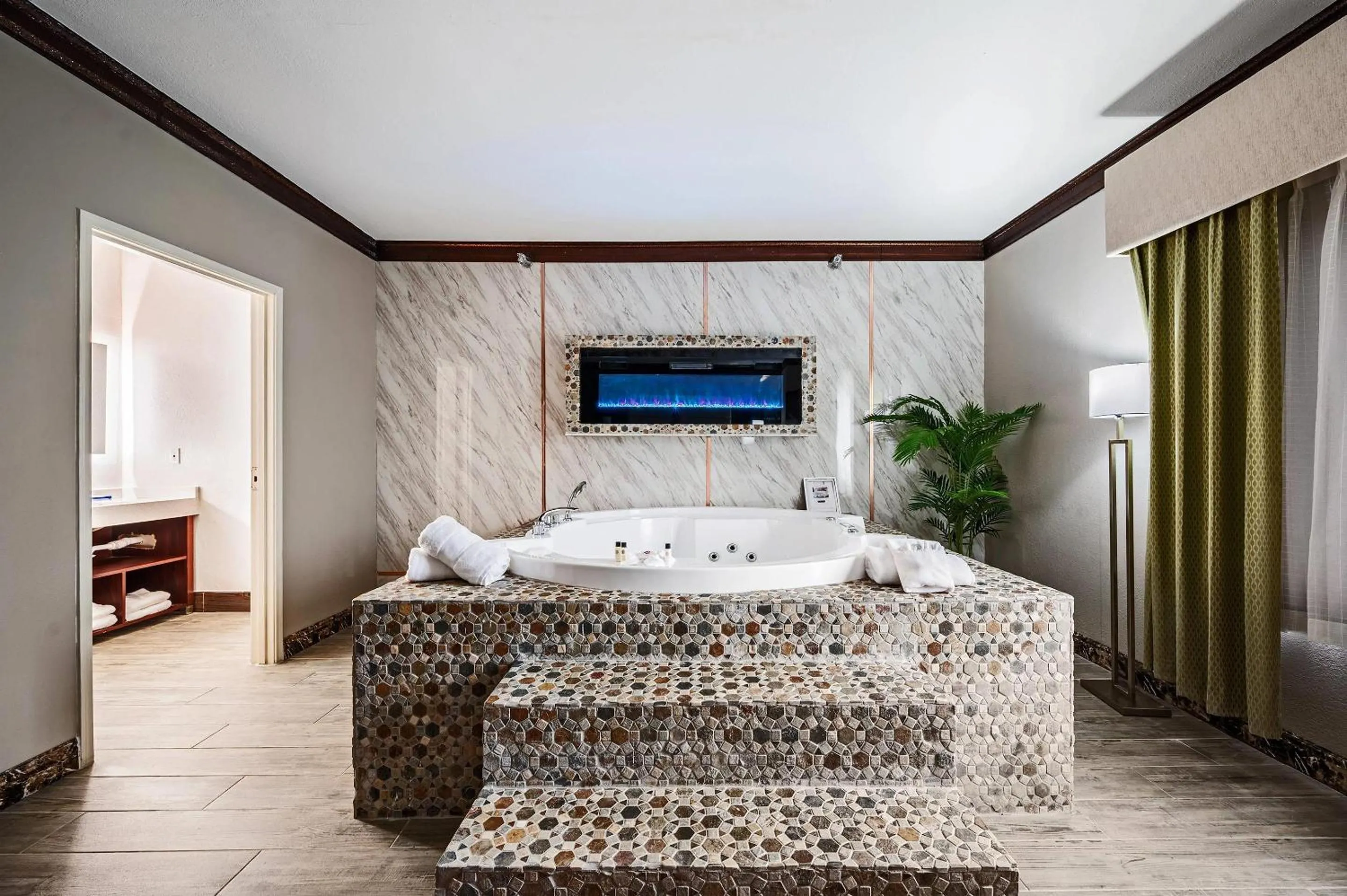 Bedroom, Bed in The Leo Collection Detroit, an Ascend Collection Hotel