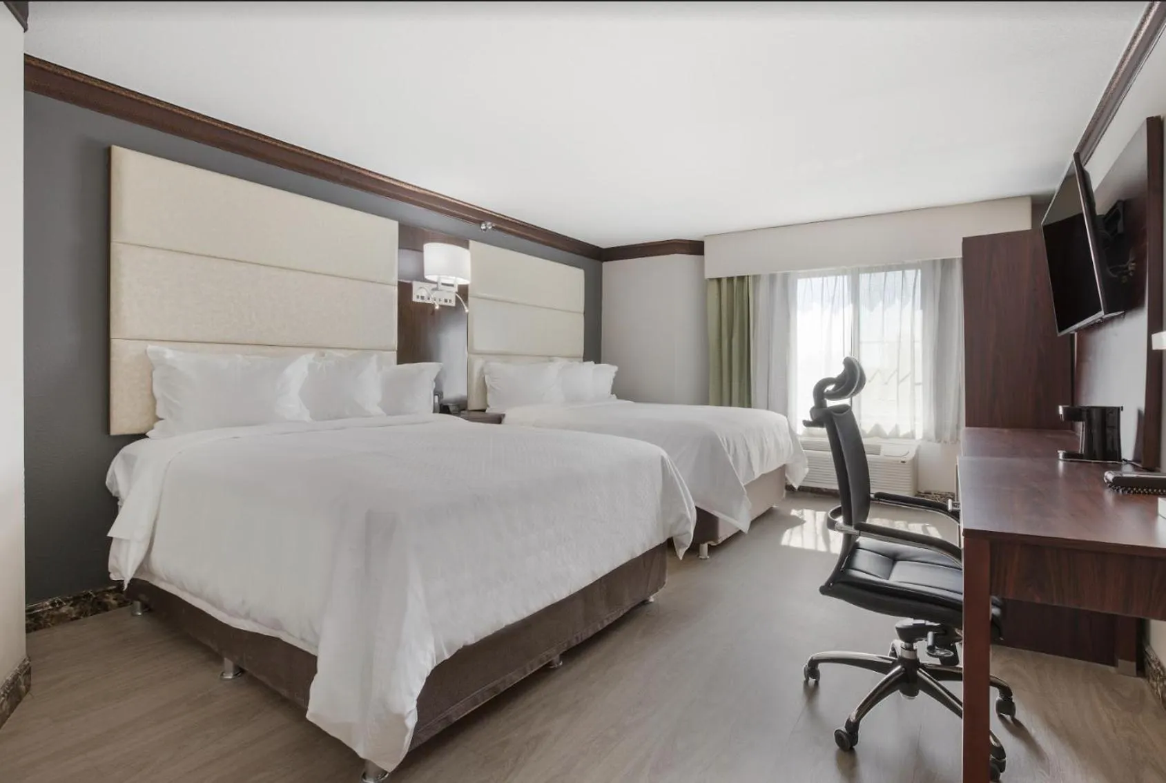 Photo of the whole room, Bed in The Leo Collection Detroit, an Ascend Collection Hotel