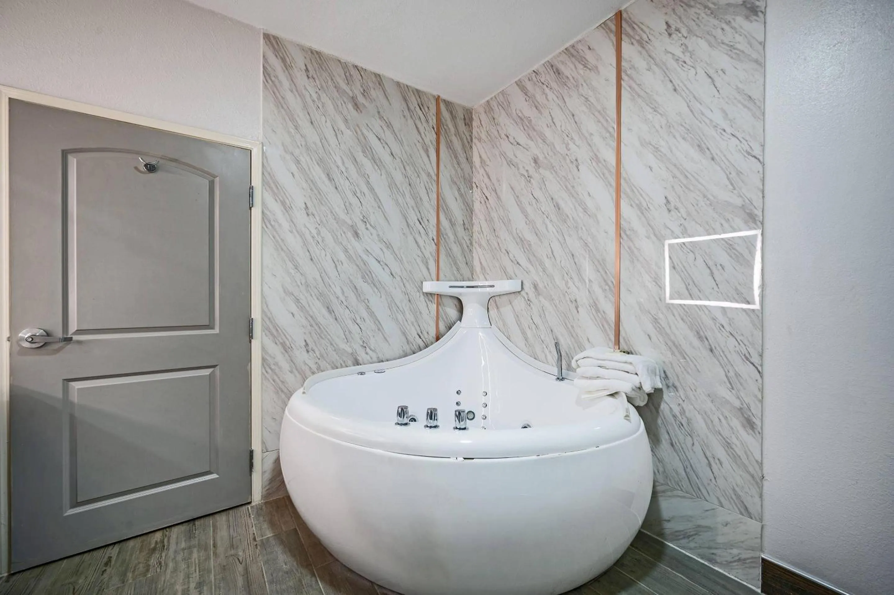 Bedroom in The Leo Collection Detroit, an Ascend Collection Hotel