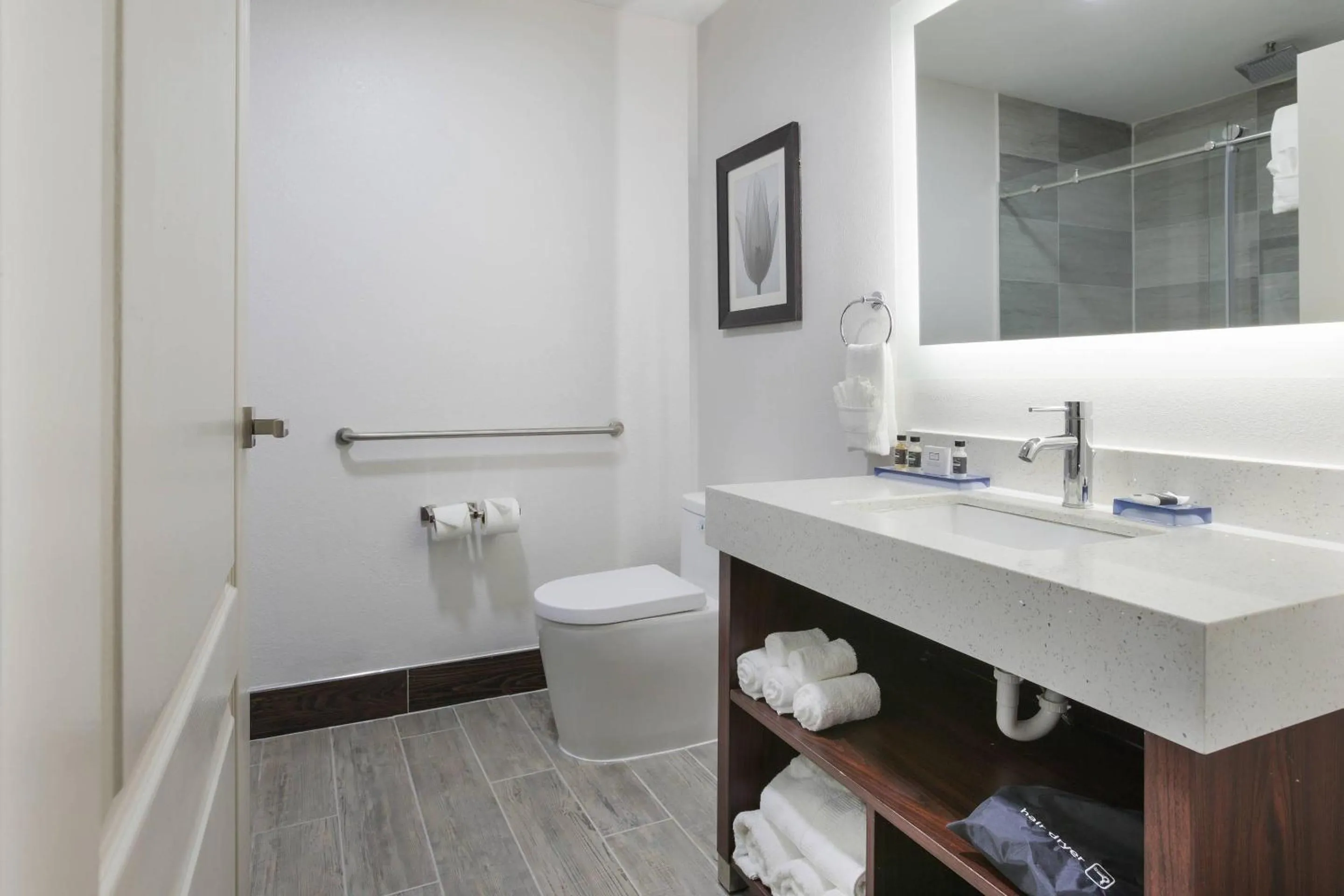 Bedroom in The Leo Collection Detroit, an Ascend Collection Hotel