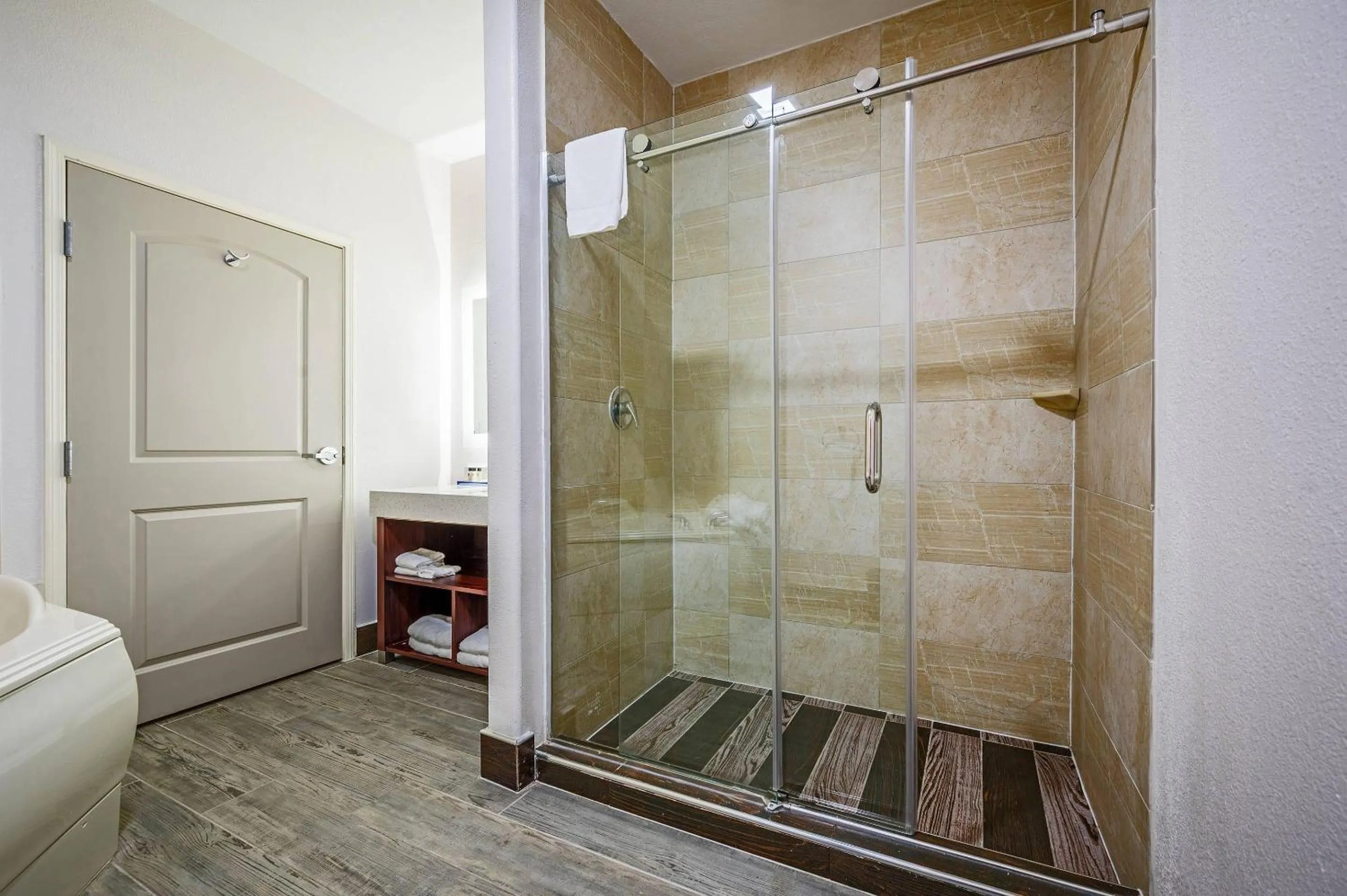 Bedroom in The Leo Collection Detroit, an Ascend Collection Hotel