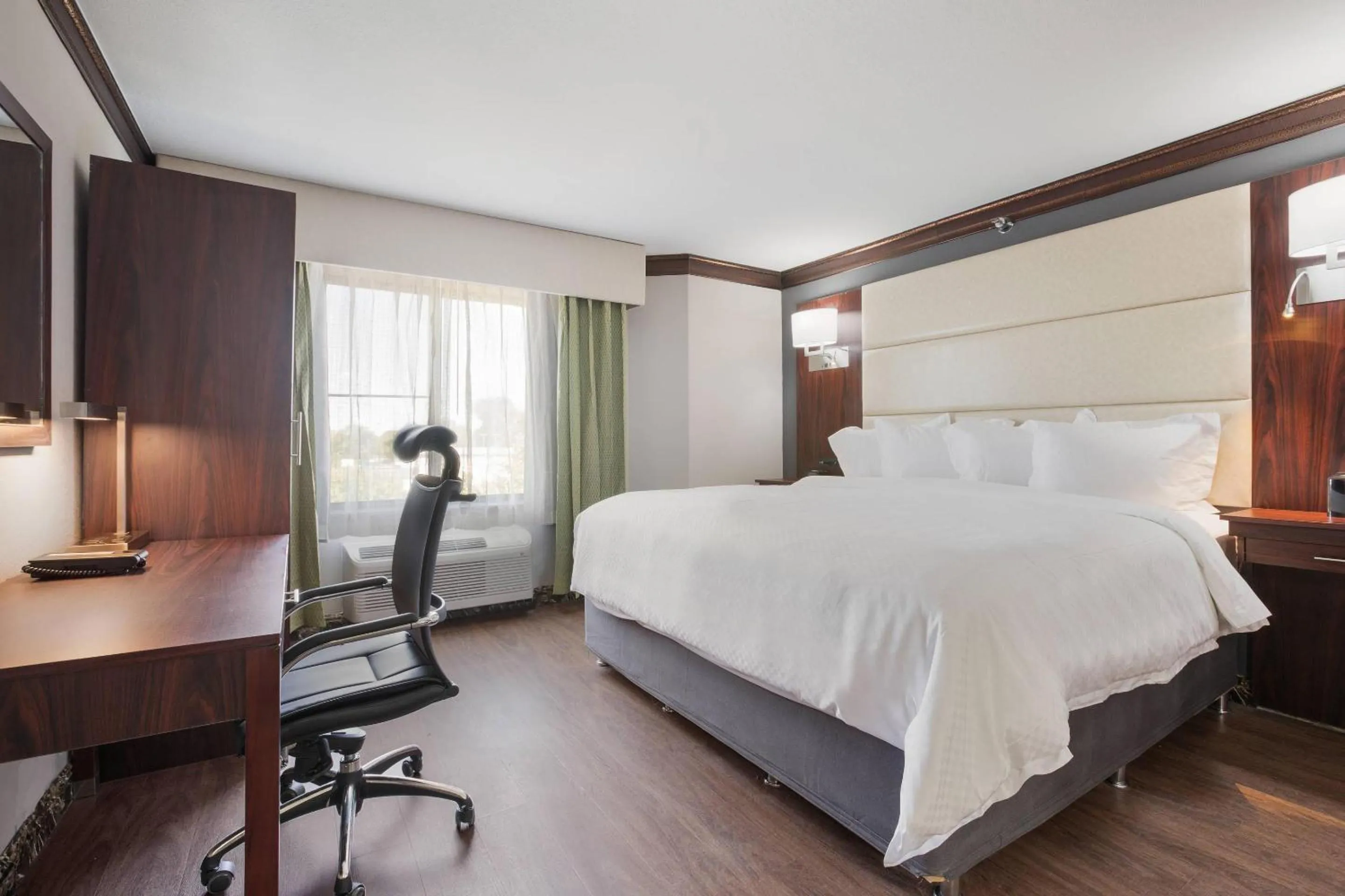 Bedroom, Bed in The Leo Collection Detroit, an Ascend Collection Hotel