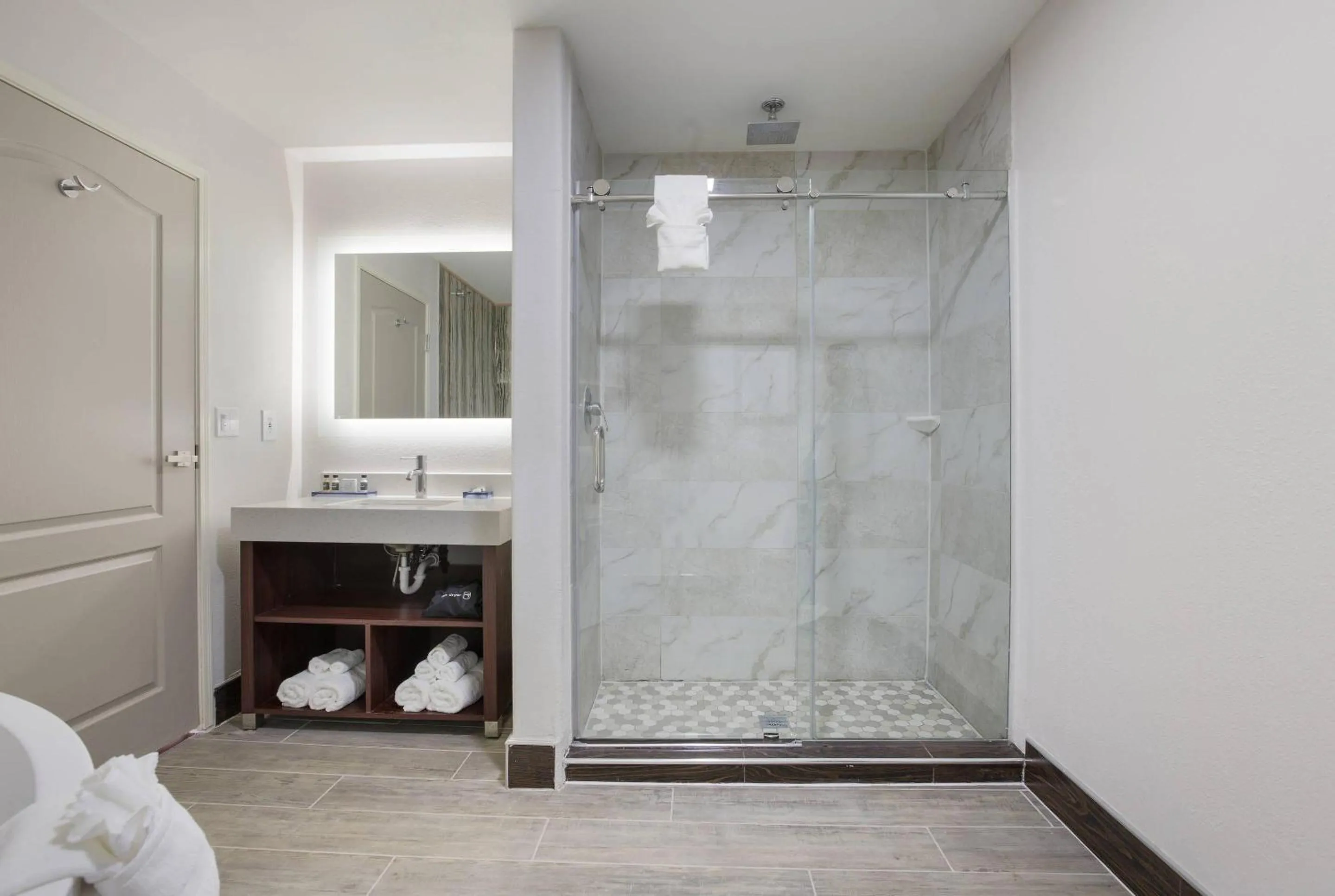 Bedroom in The Leo Collection Detroit, an Ascend Collection Hotel