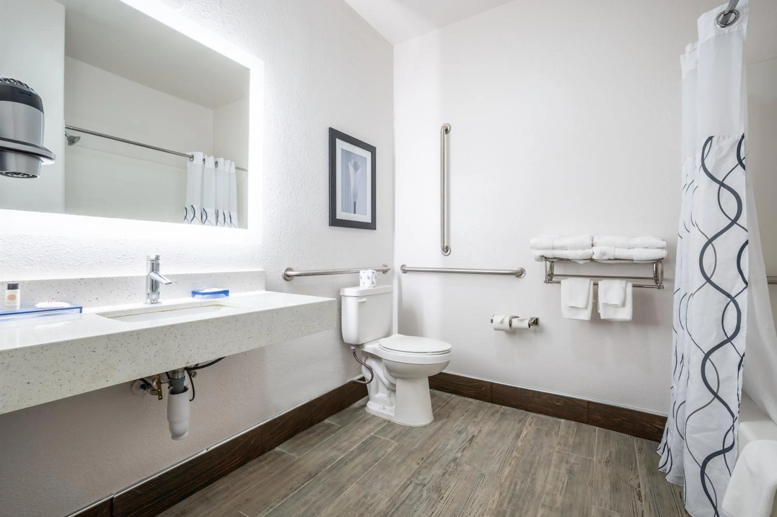 Bathroom in The Leo Collection Detroit, an Ascend Collection Hotel