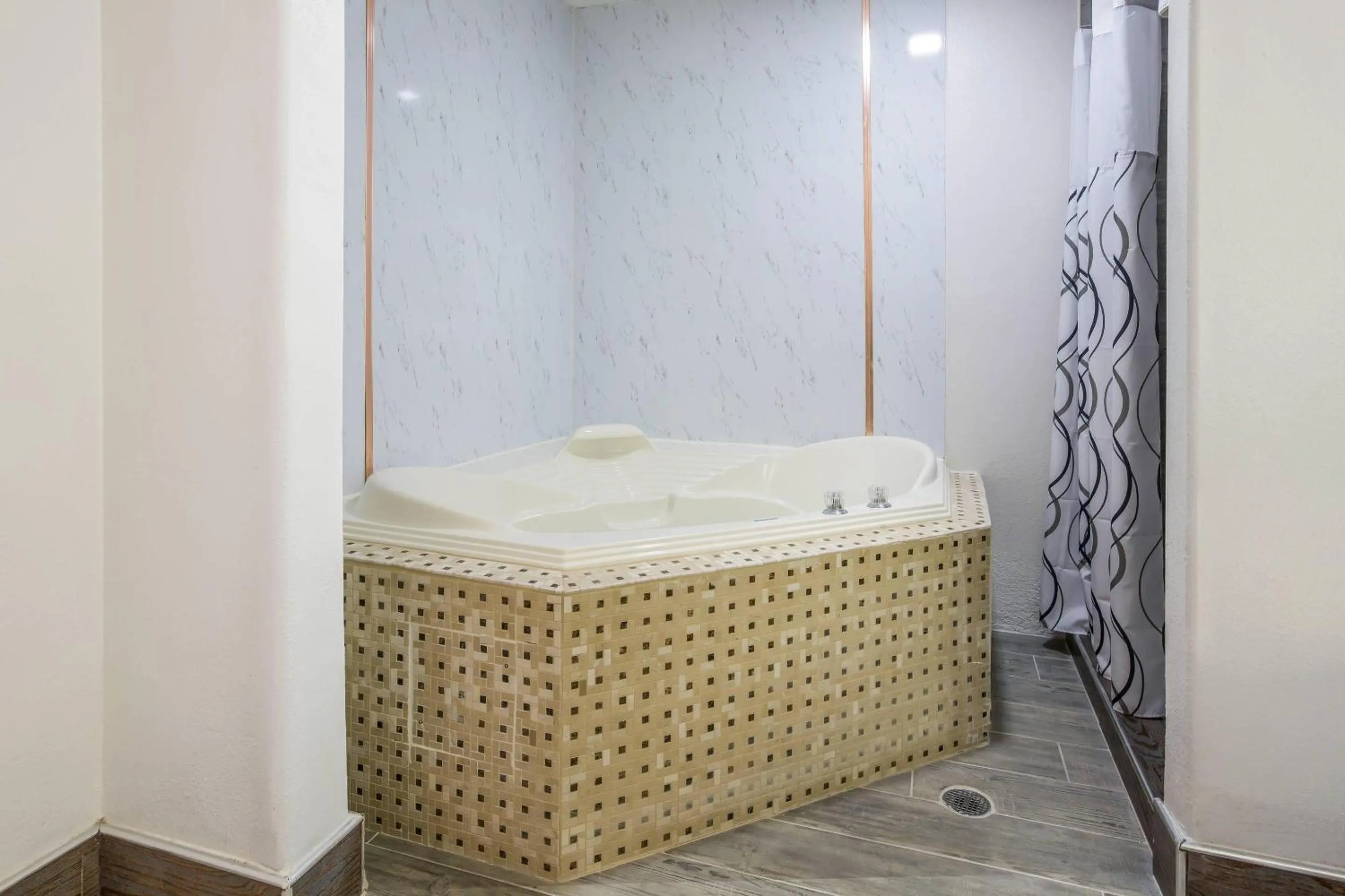 Bedroom in The Leo Collection Detroit, an Ascend Collection Hotel