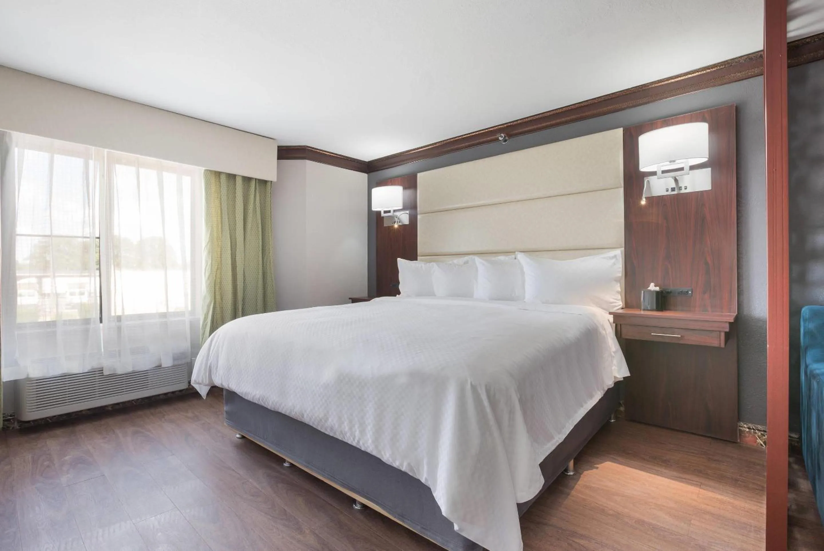 Bedroom, Bed in The Leo Collection Detroit, an Ascend Collection Hotel