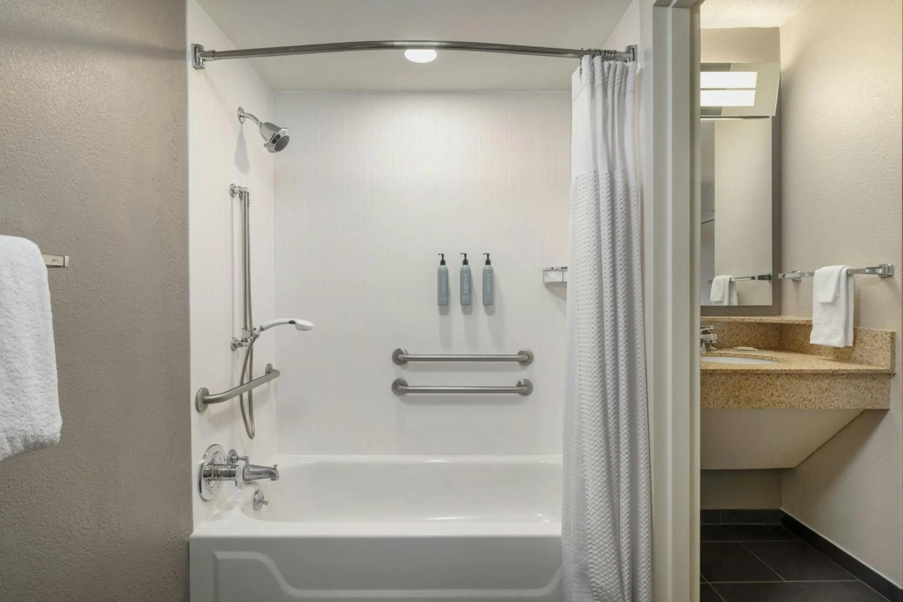 Bathroom in Courtyard by Marriott Charlotte Matthews