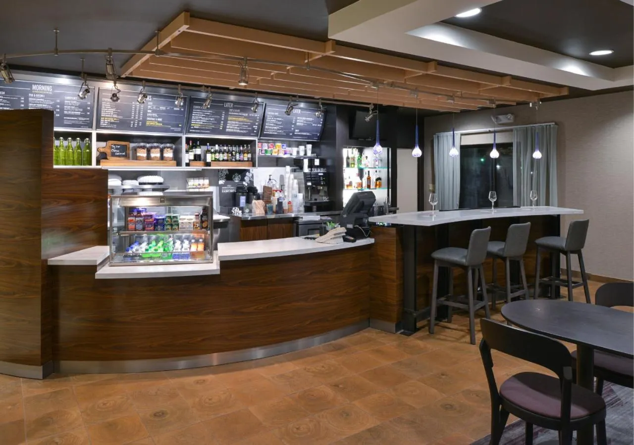 Restaurant/places to eat in Courtyard by Marriott Charlotte Matthews