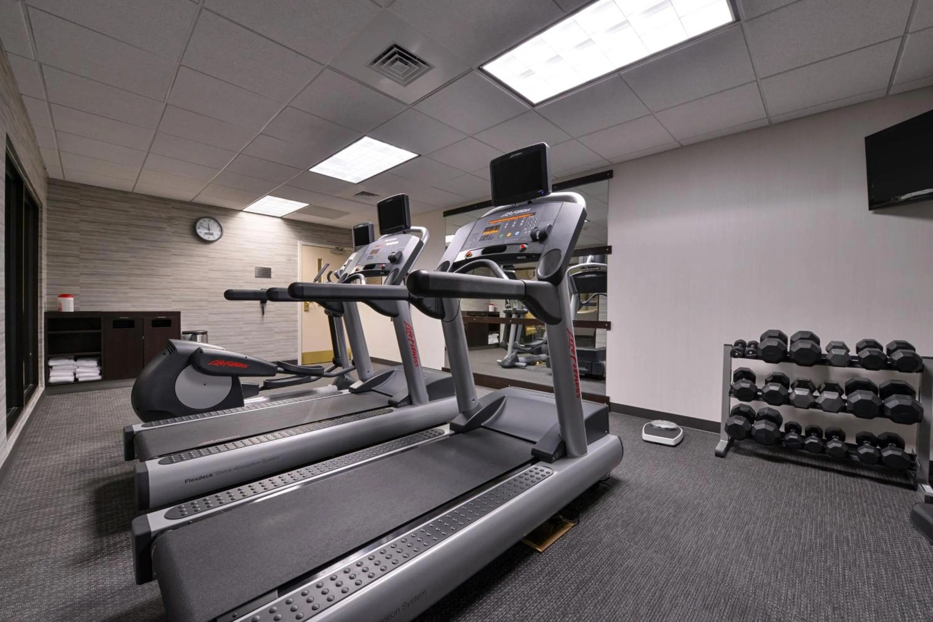 Fitness centre/facilities in Courtyard by Marriott Charlotte Matthews