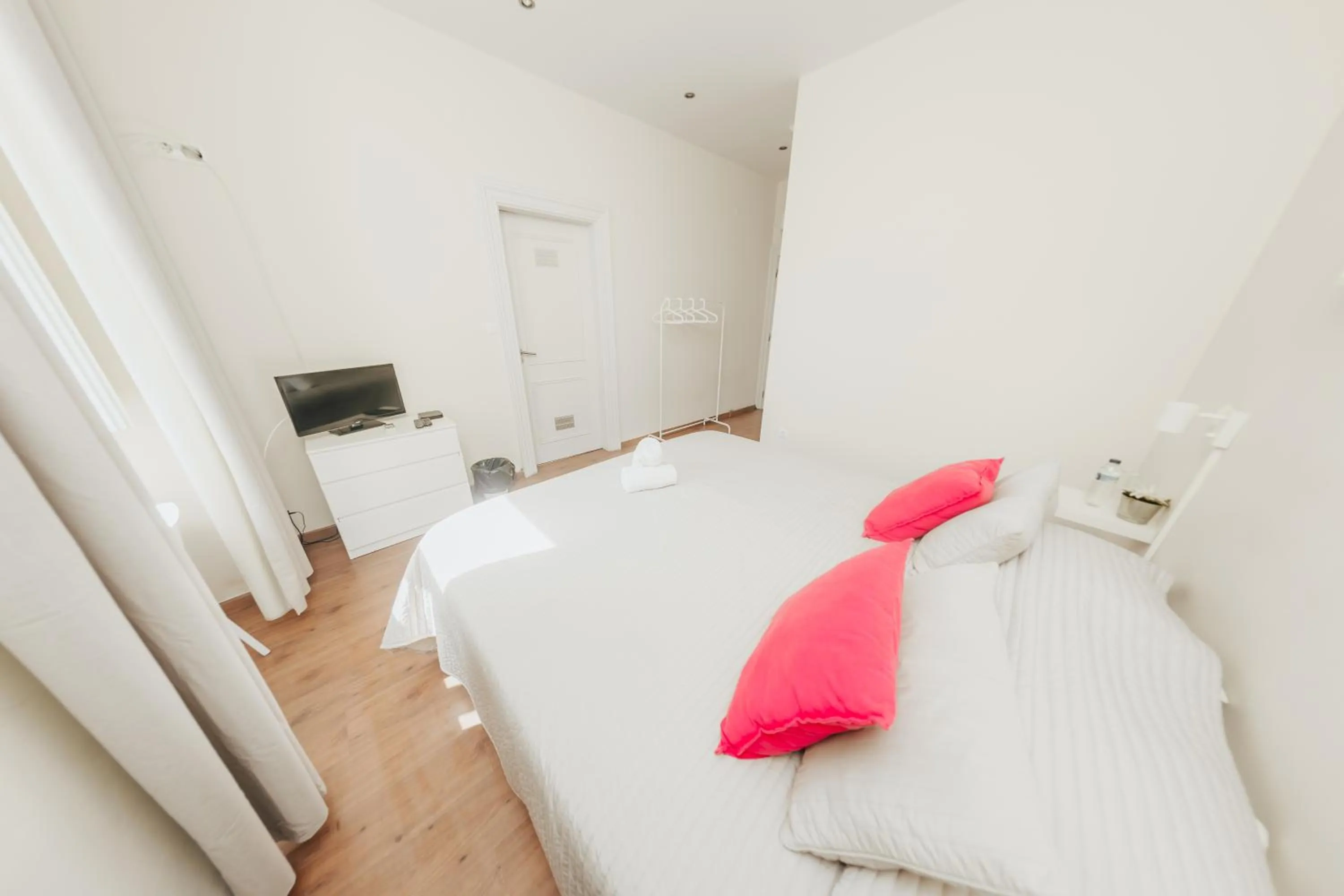 Photo of the whole room, Bed in Lisb'on Hostel