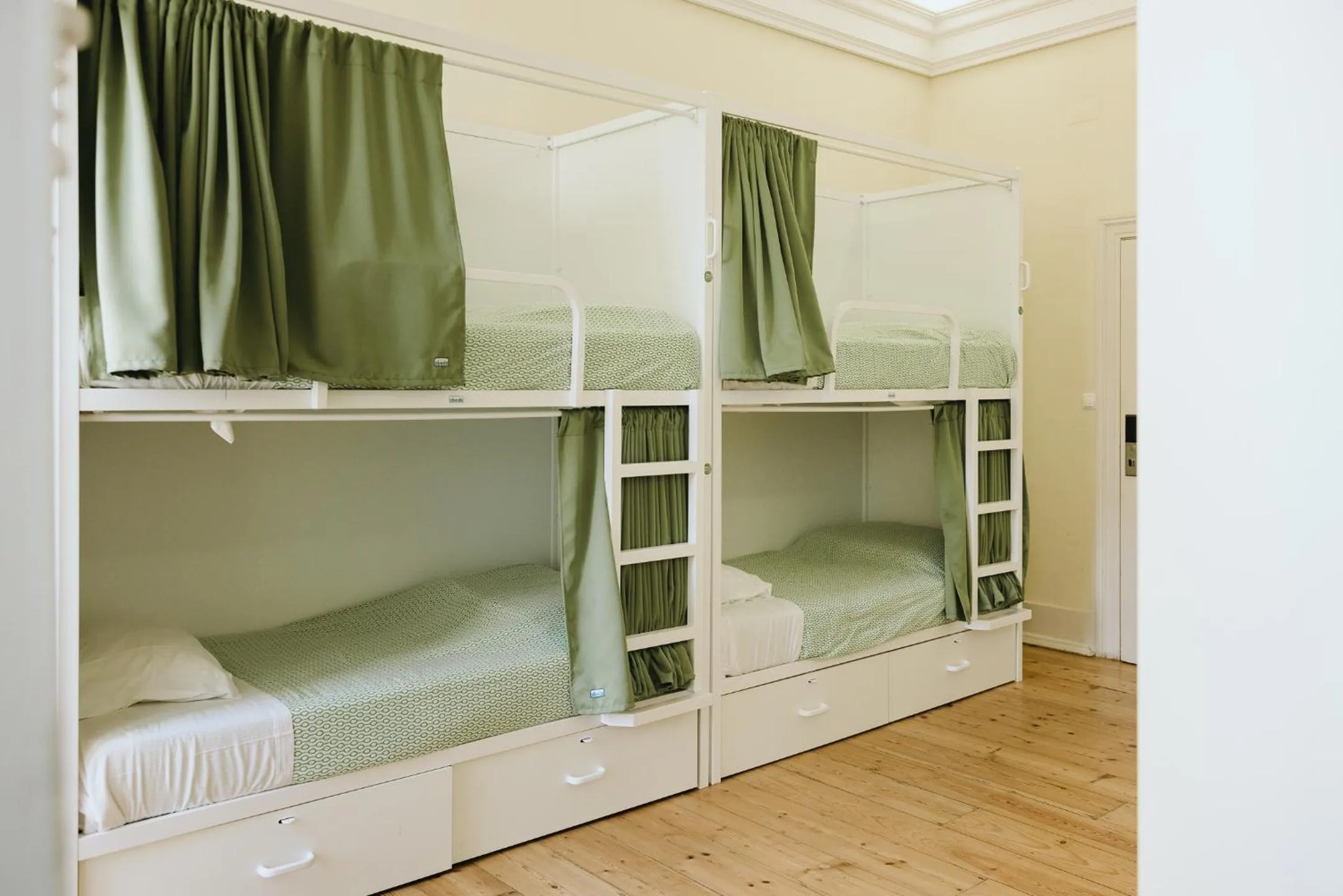 Bedroom, Bed in Lisb'on Hostel