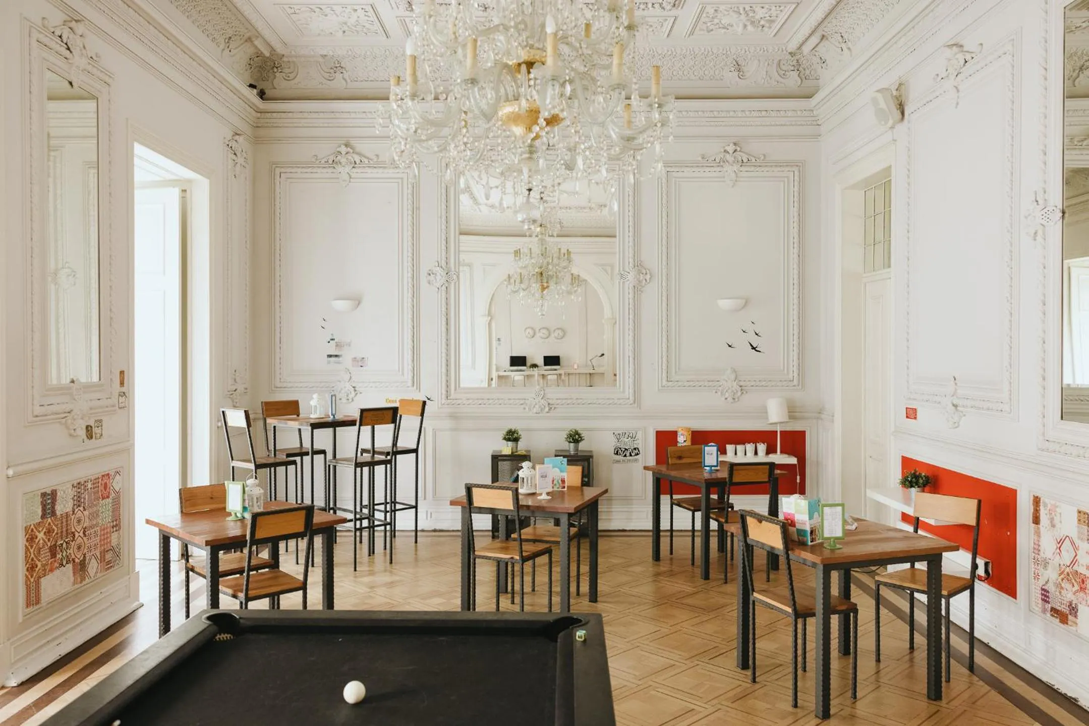 Living room in Lisb'on Hostel