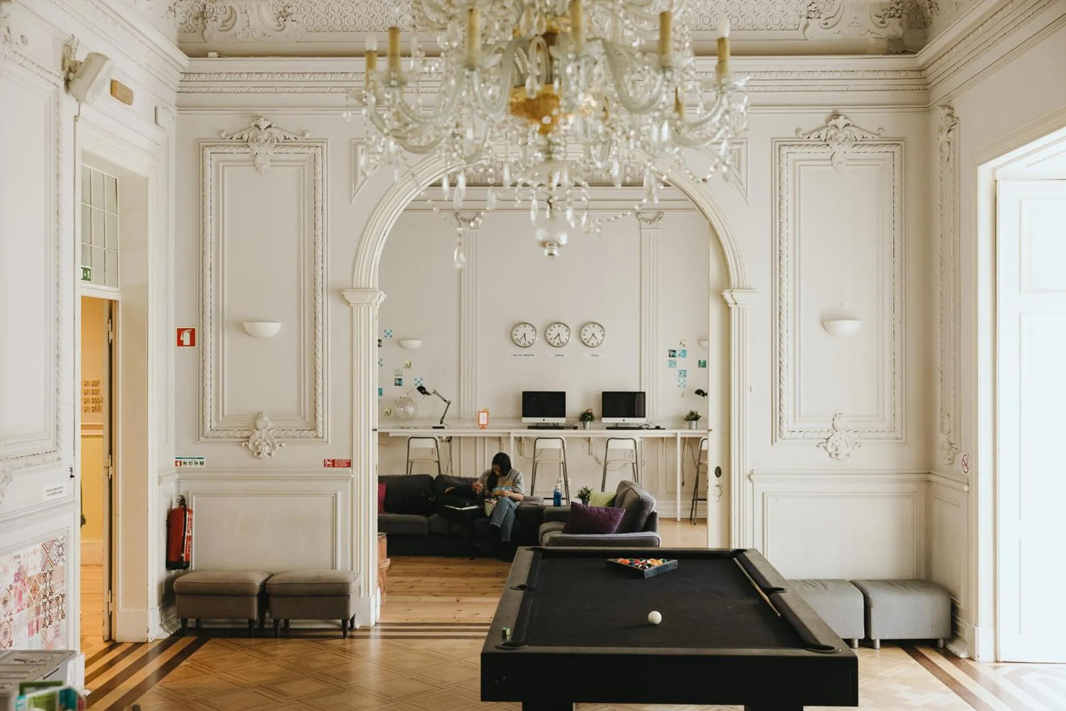 Living room in Lisb'on Hostel