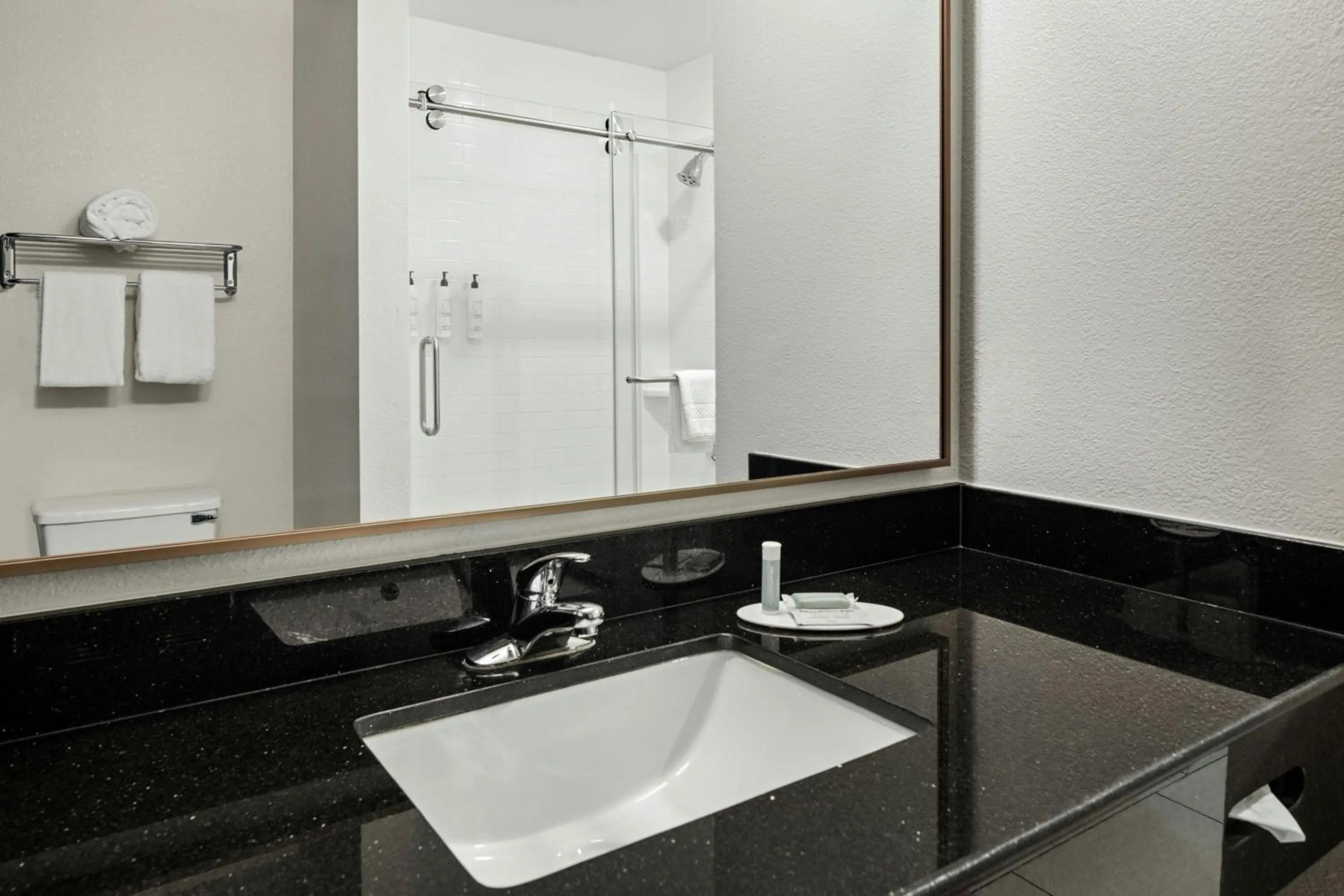 Bathroom in Fairfield Inn & Suites by Marriott Columbus East